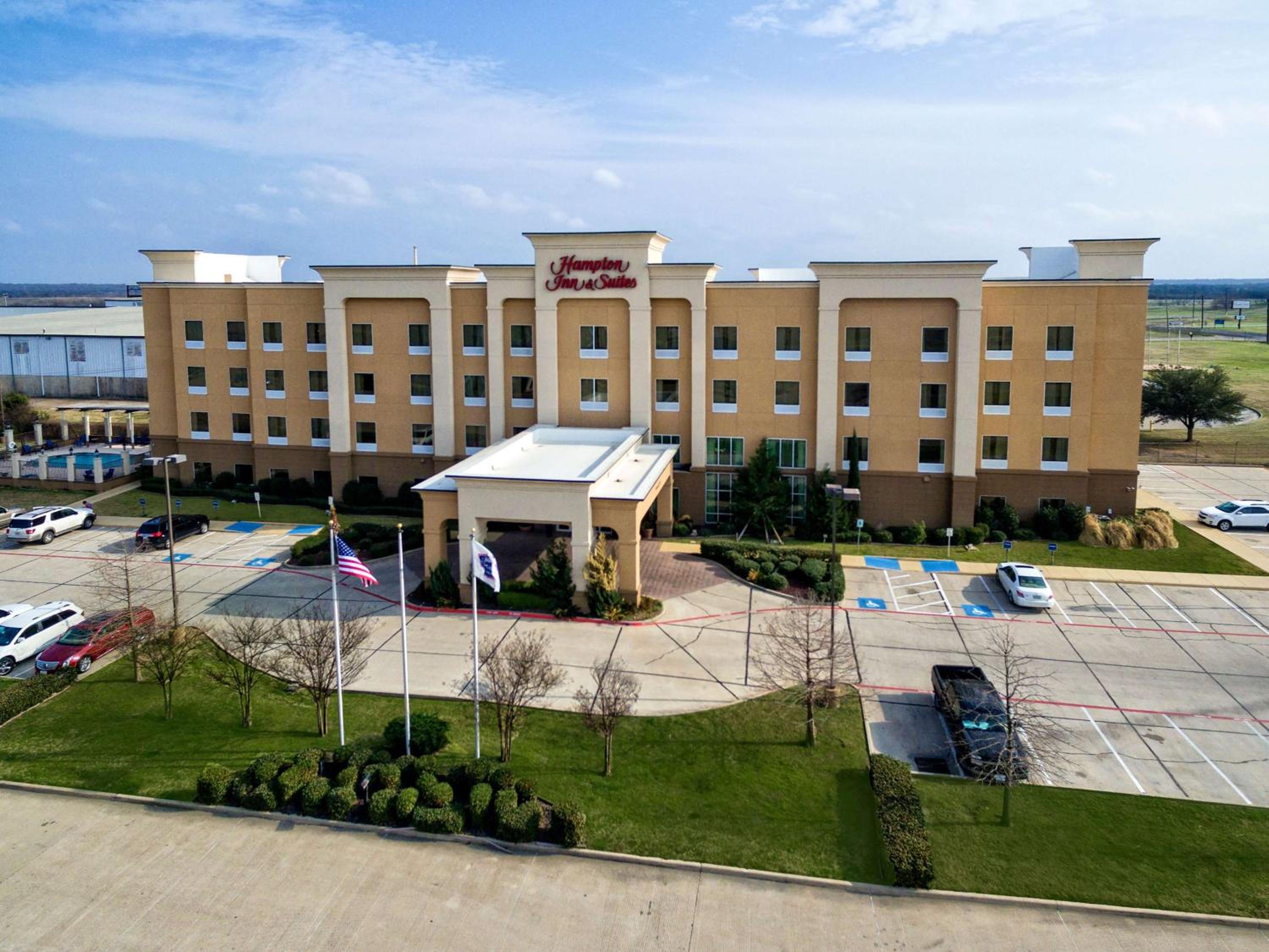 Corsicana Vacations - Hampton Inn  Suites Corsicana - Property Image 1