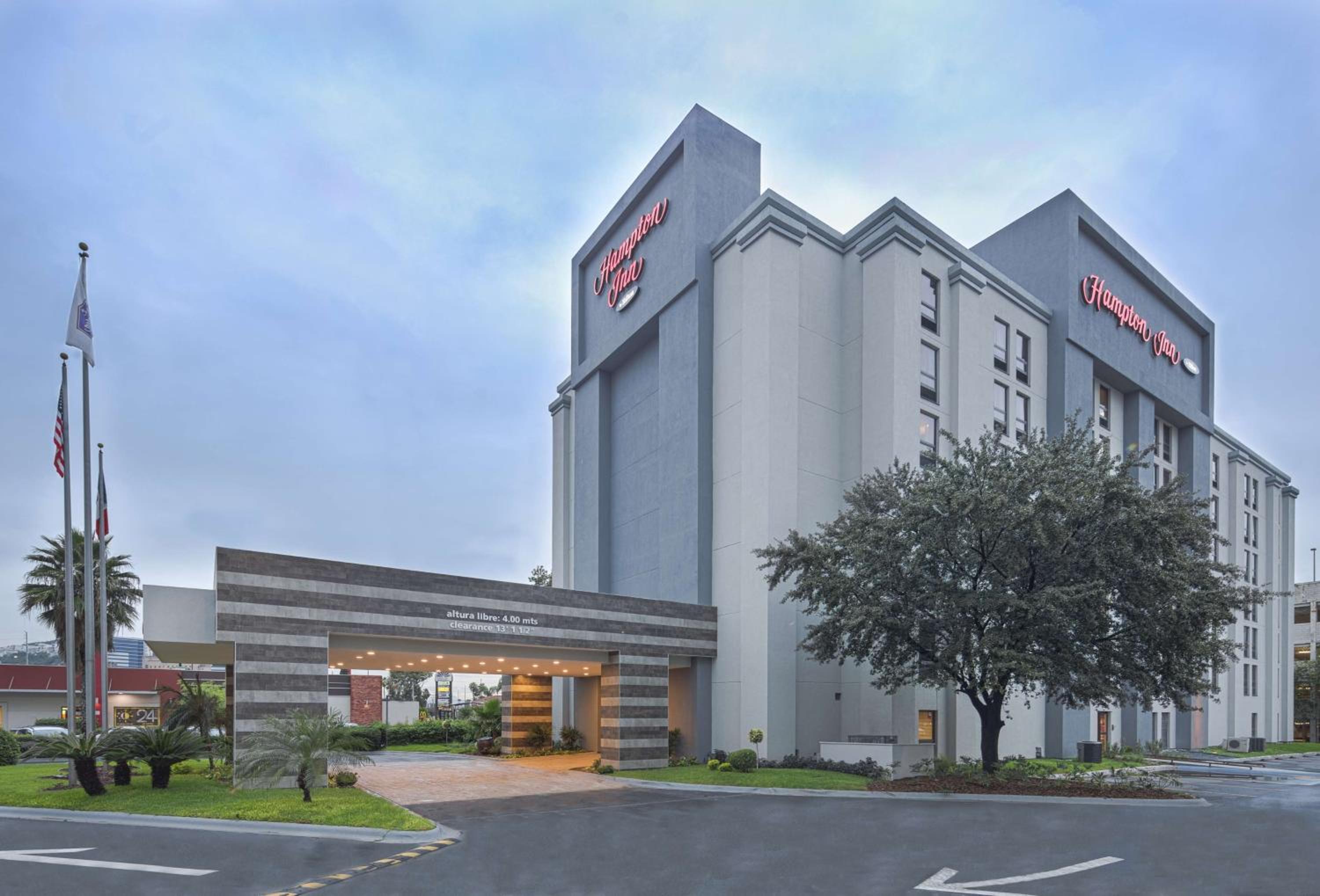 Hotel Hampton by Hilton Monterrey Galerias Obispado - Image 1