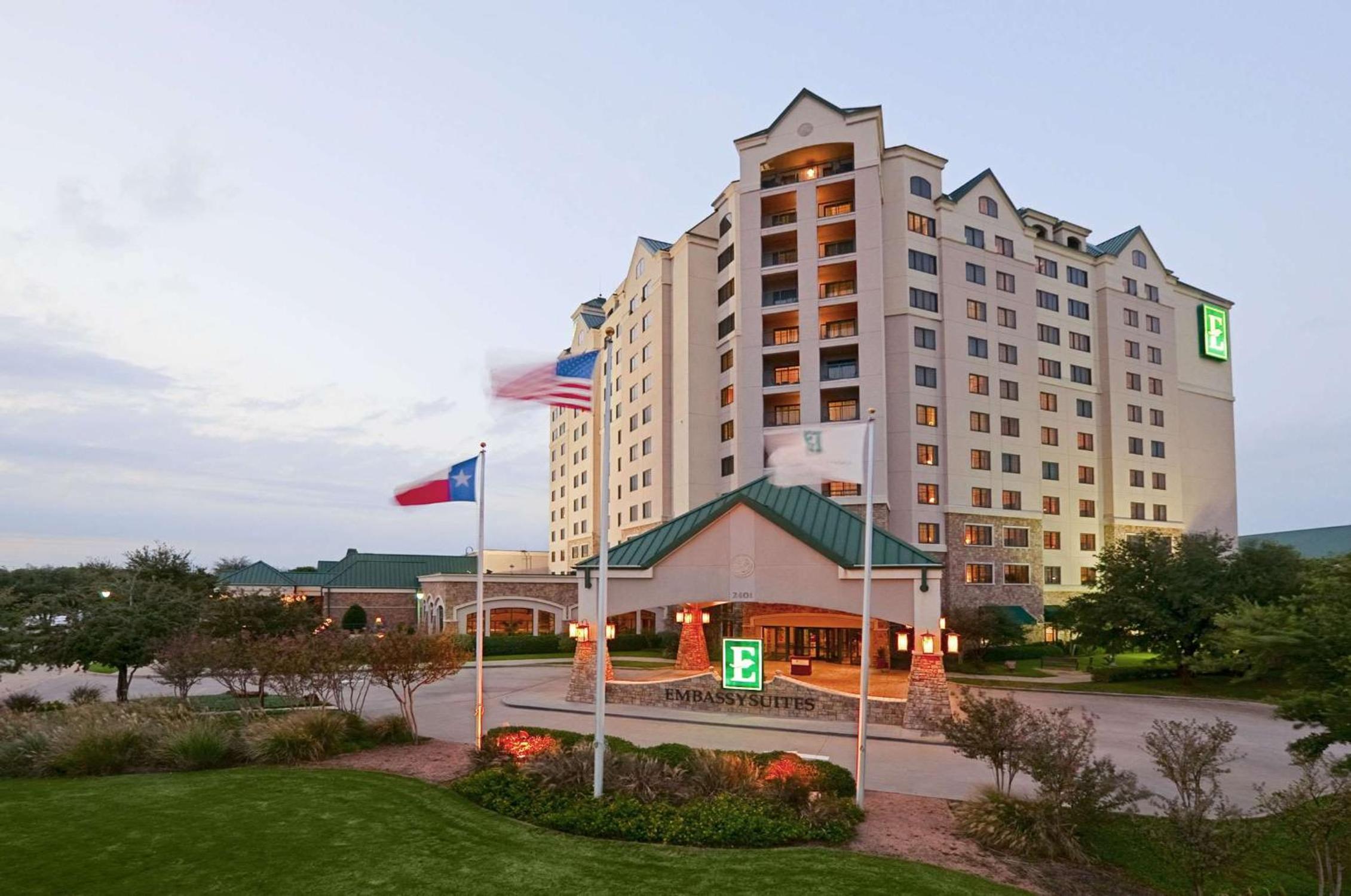Hotel Embassy Suites Dallas - DFW Airport North - Image 1