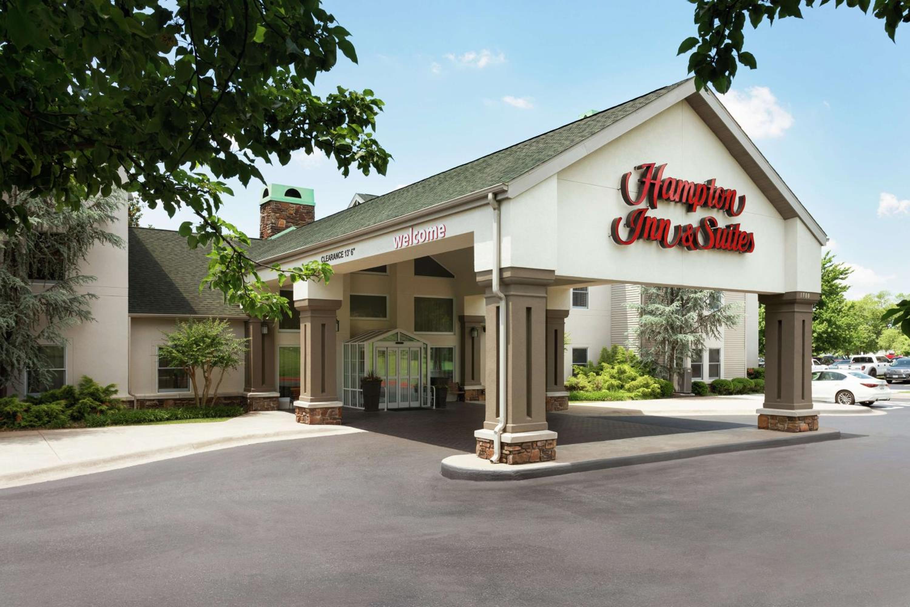Hotel Hampton Inn and Suites Springdale - Image 1