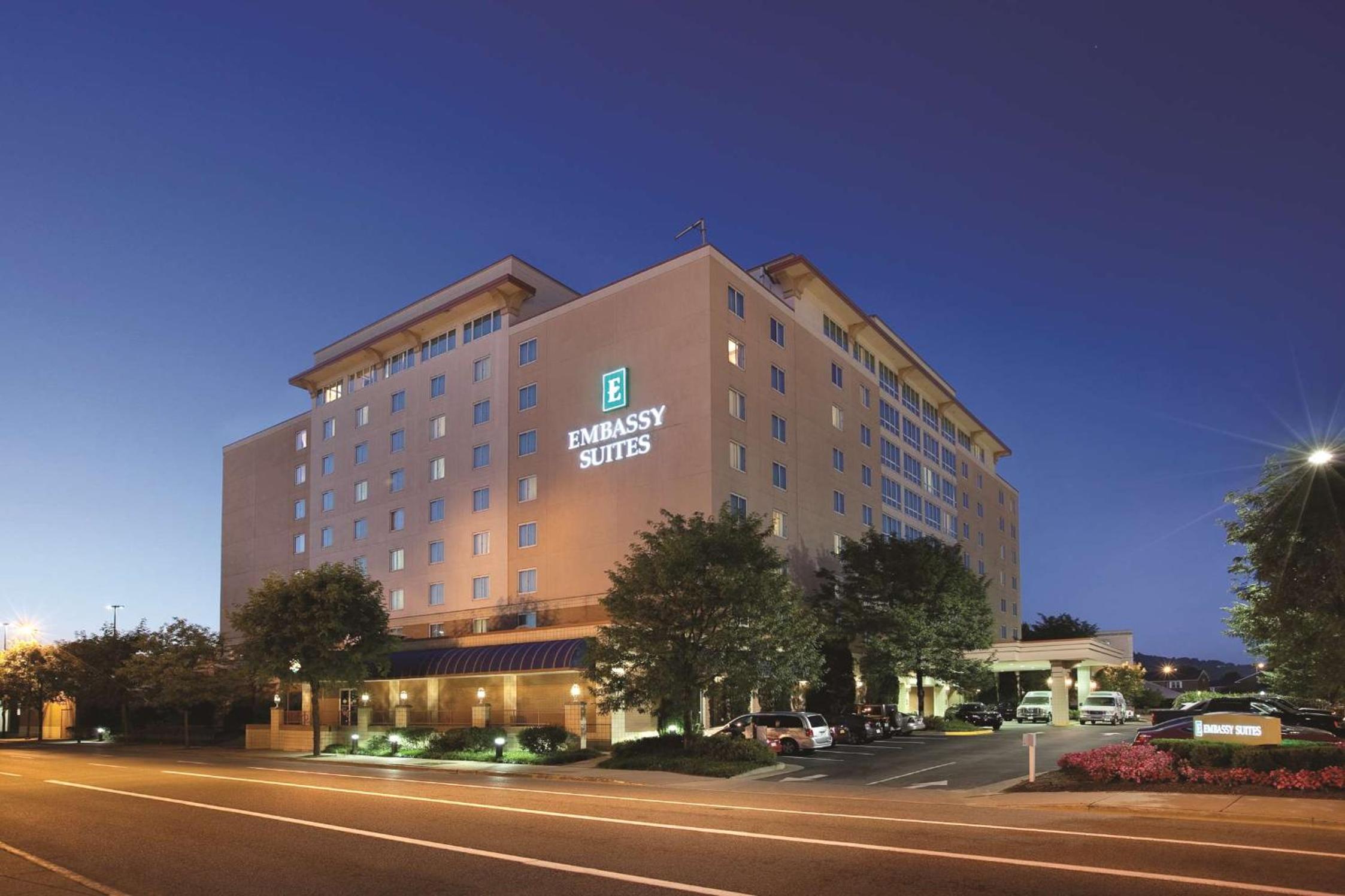 Hotel Embassy Suites Charleston - Image 1