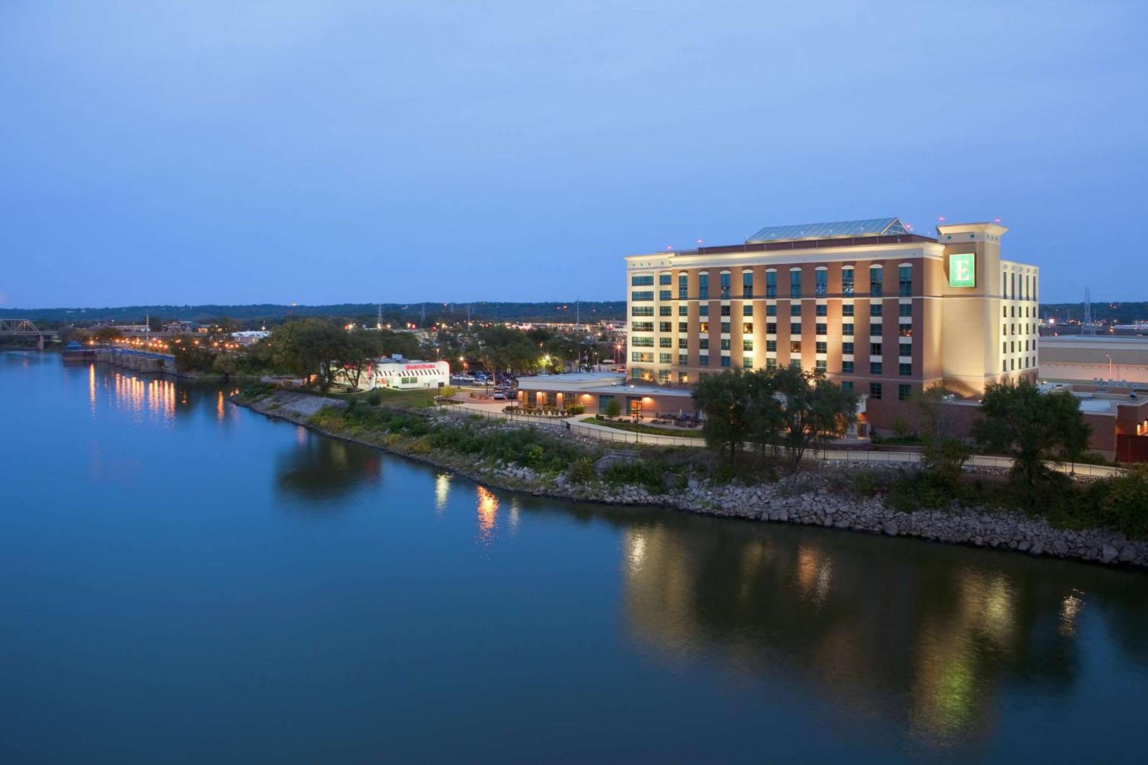 Hotel Embassy Suites East Peoria Hotel and Riverfront Conference Center - Image 1