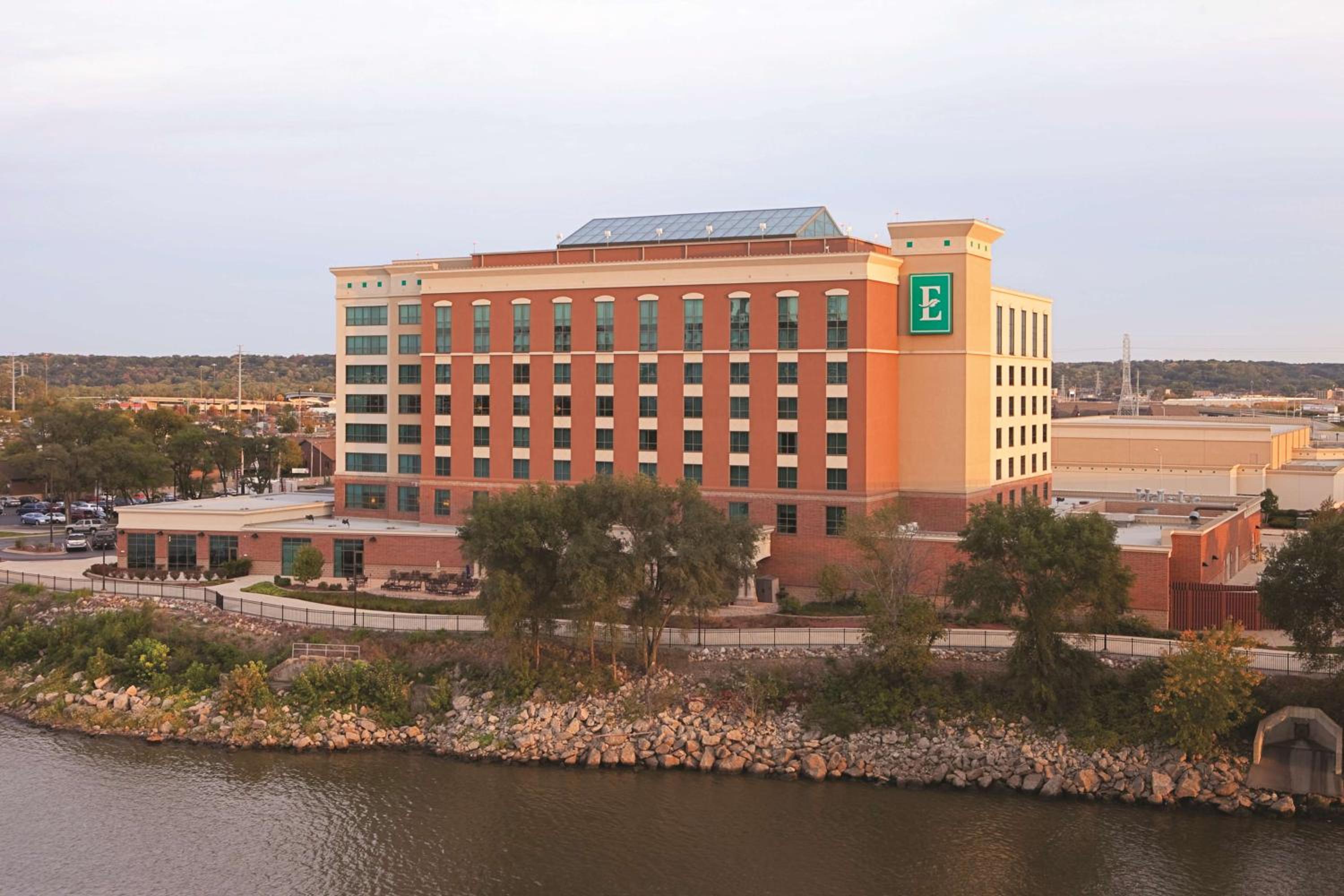 Peoria Vacations - Embassy Suites East Peoria Hotel and Riverfront Conference Center - Property Image 2