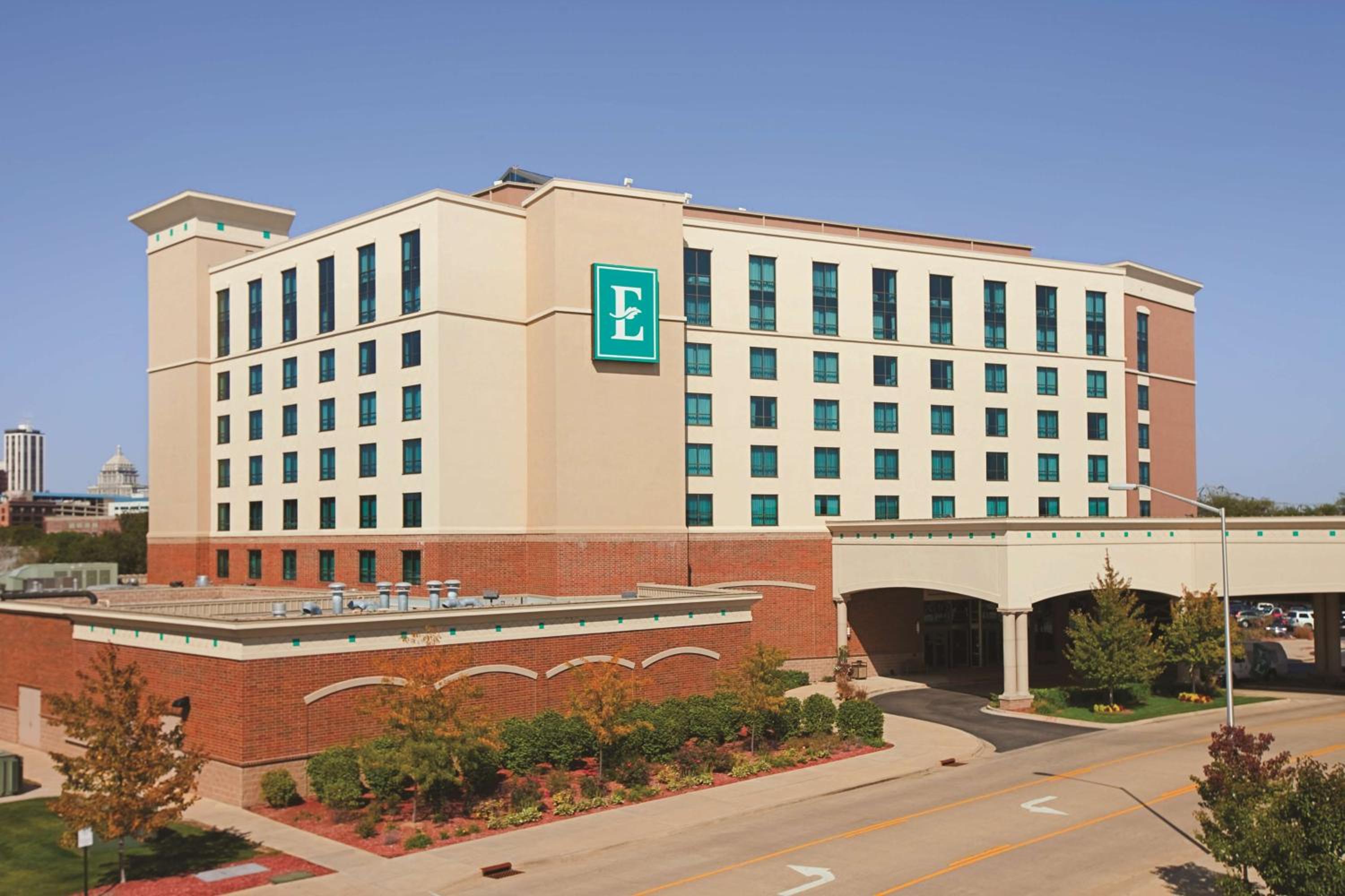 Peoria Vacations - Embassy Suites East Peoria Hotel and Riverfront Conference Center - Property Image 4