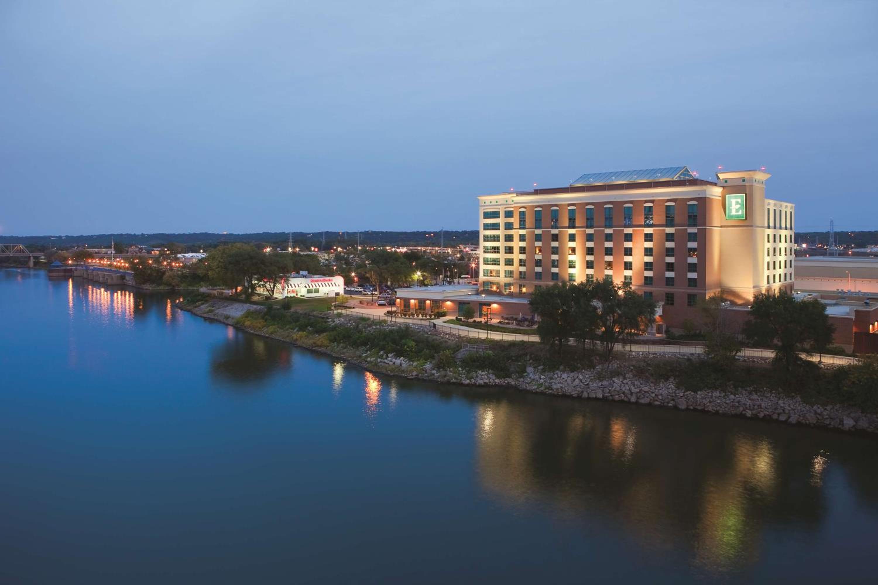 Peoria Vacations - Embassy Suites East Peoria Hotel and Riverfront Conference Center - Property Image 5