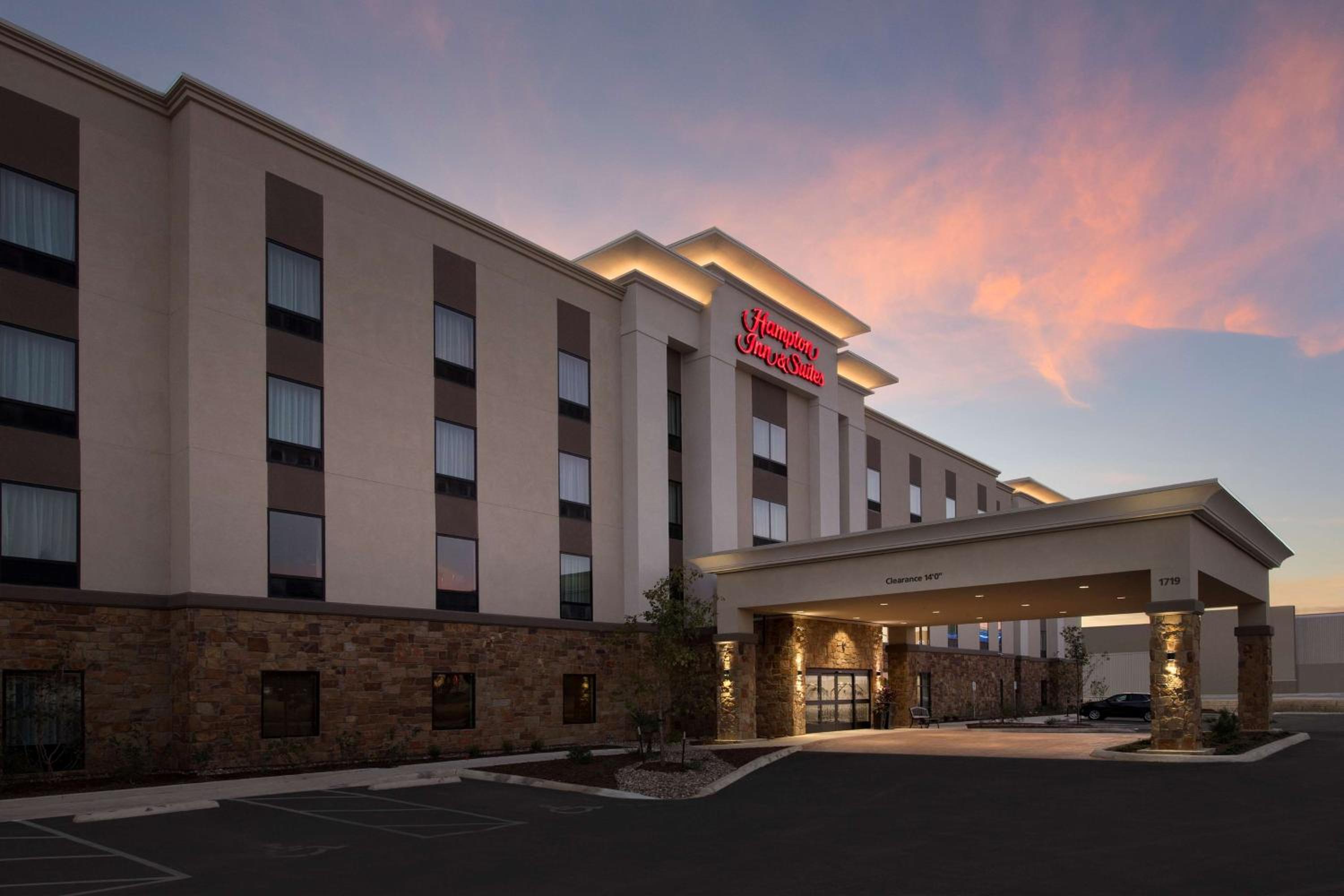 Hotel Hampton Inn & Suites San Antonio Lackland AFB SeaWorld - Image 1