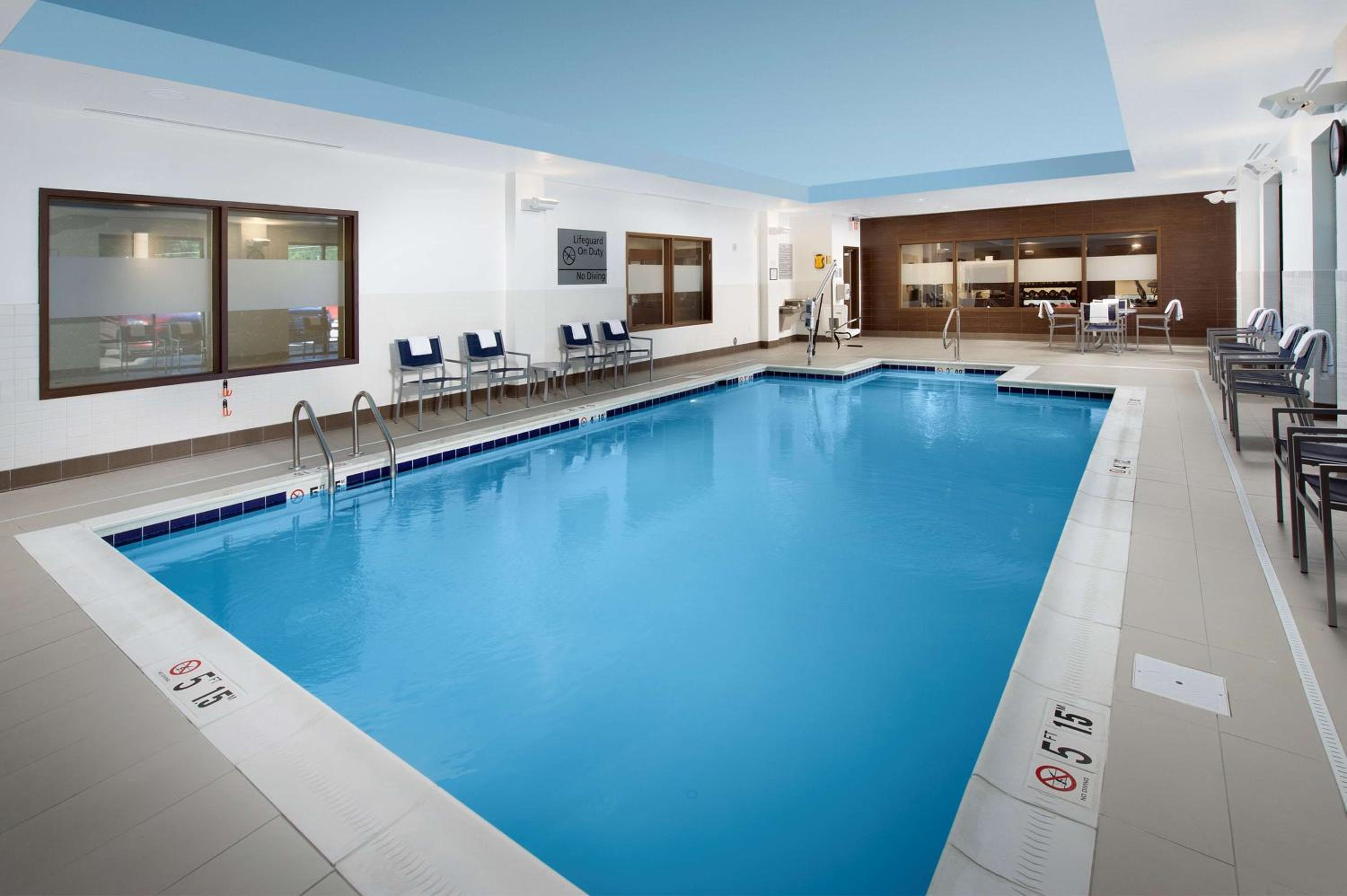 Hampton Inn Suites Falls Church - Property Image 17