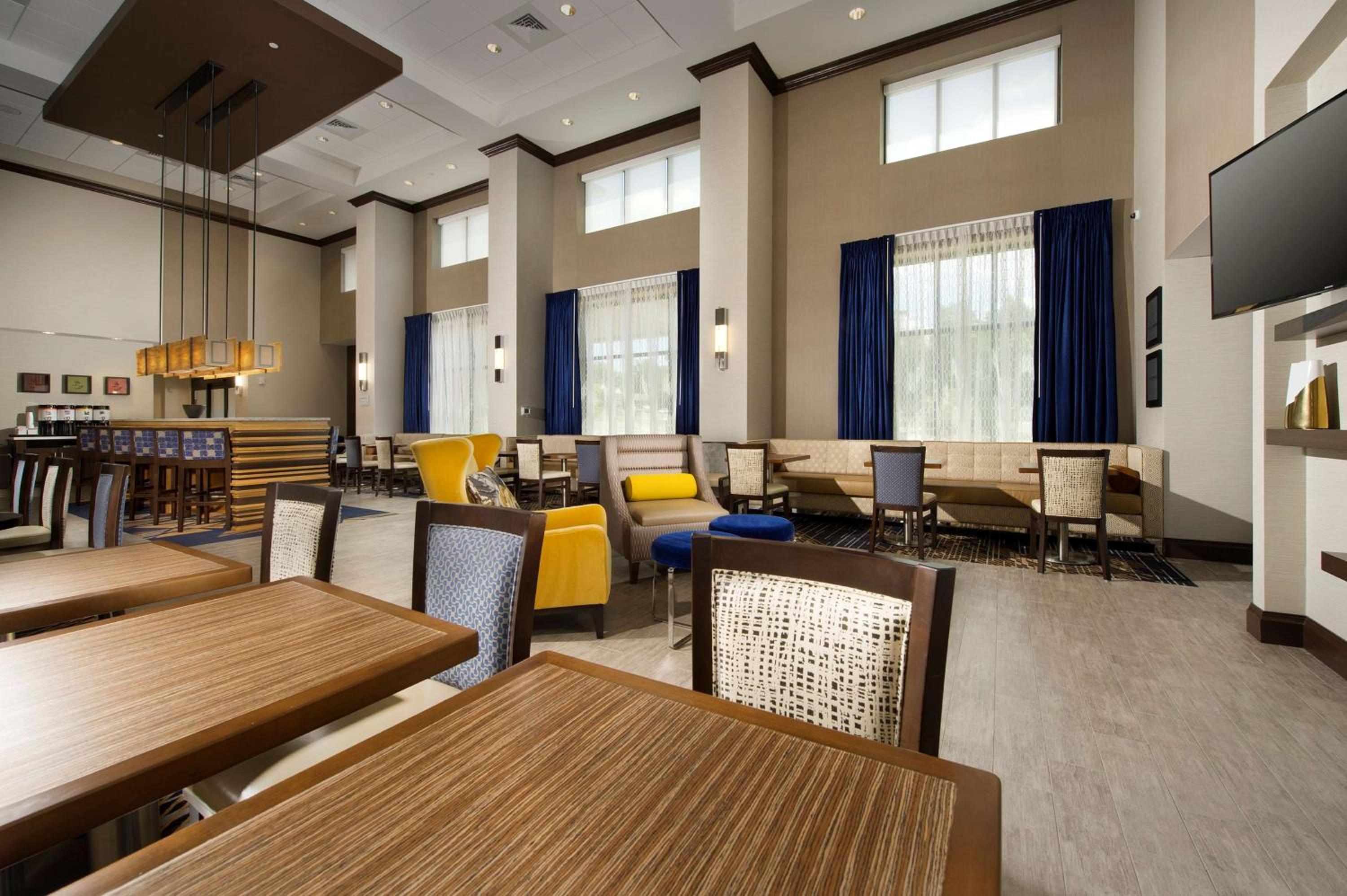 Hampton Inn Suites Falls Church - Property Image 15
