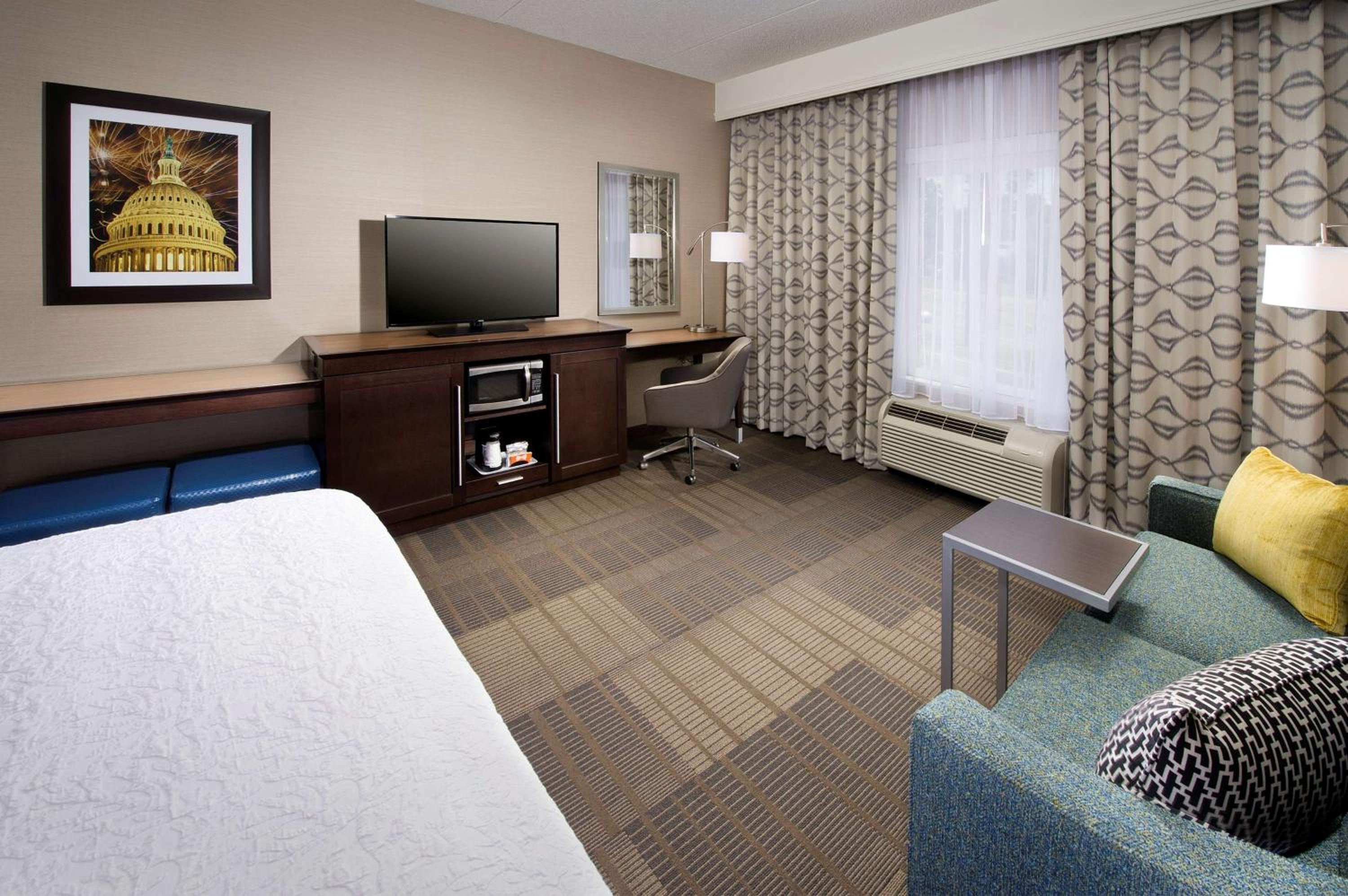 Hampton Inn Suites Falls Church - Property Image 11