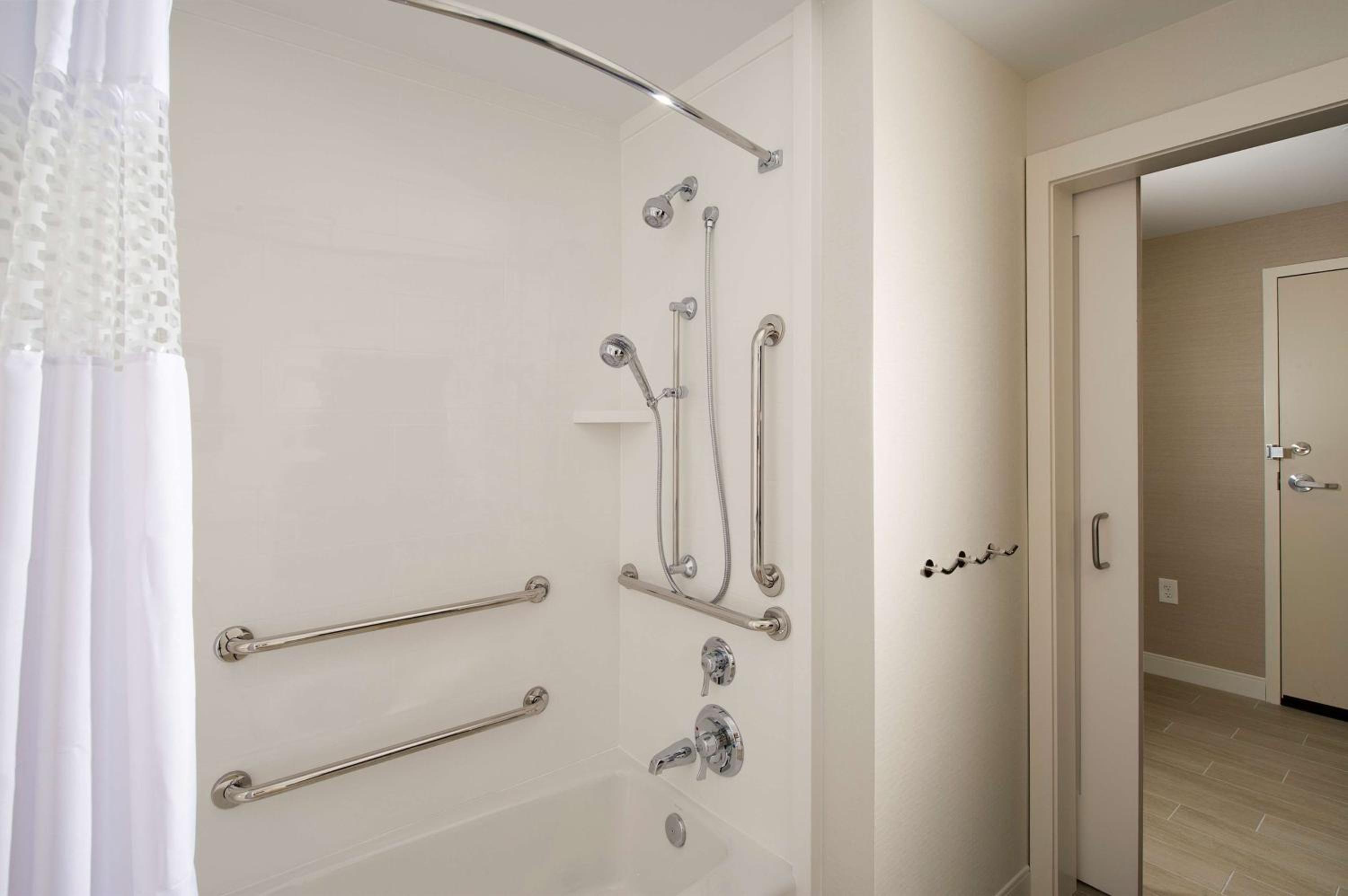 Hampton Inn Suites Falls Church - Property Image 5