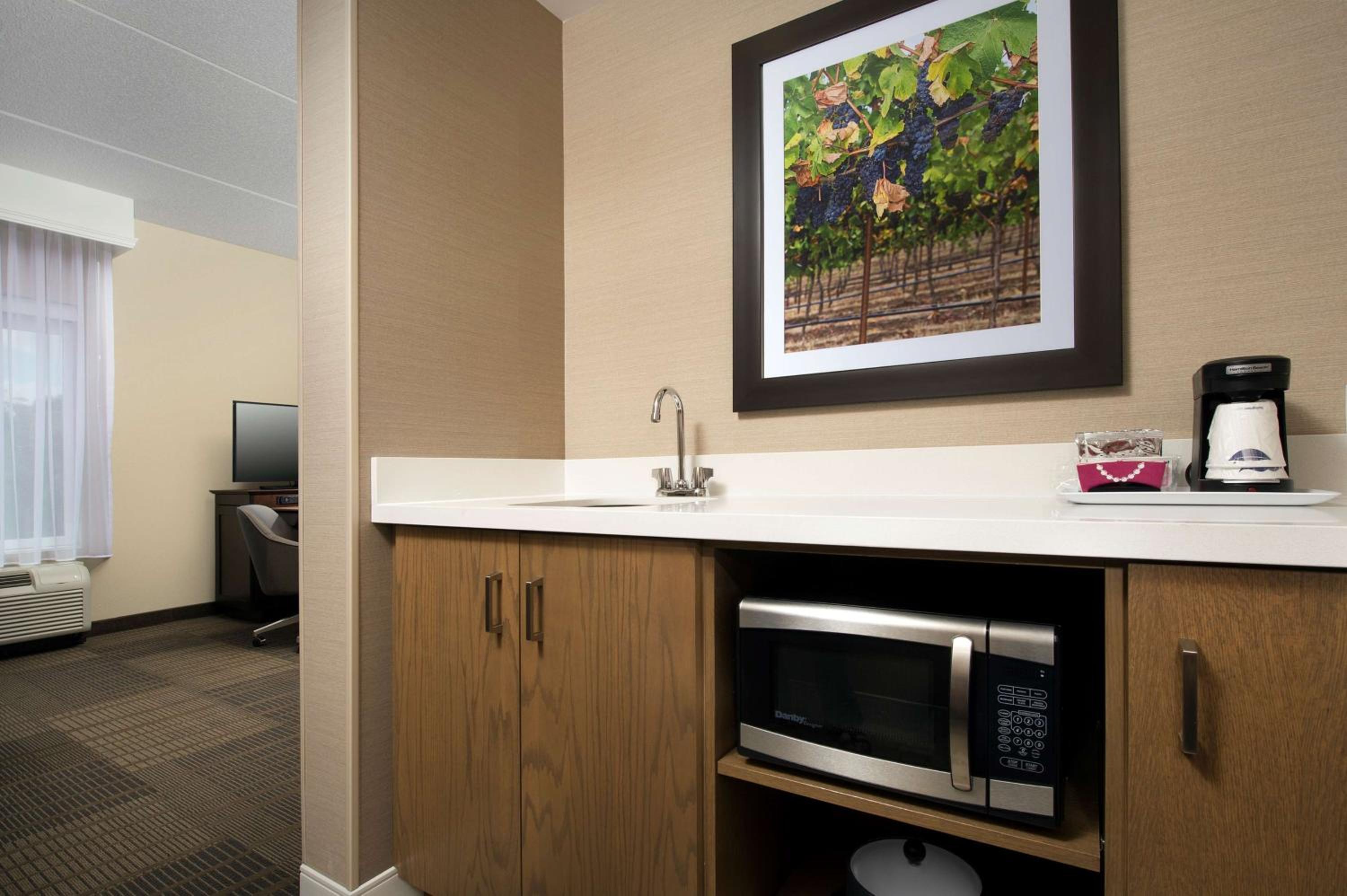 Hampton Inn  Suites Falls Church - Property Image 2