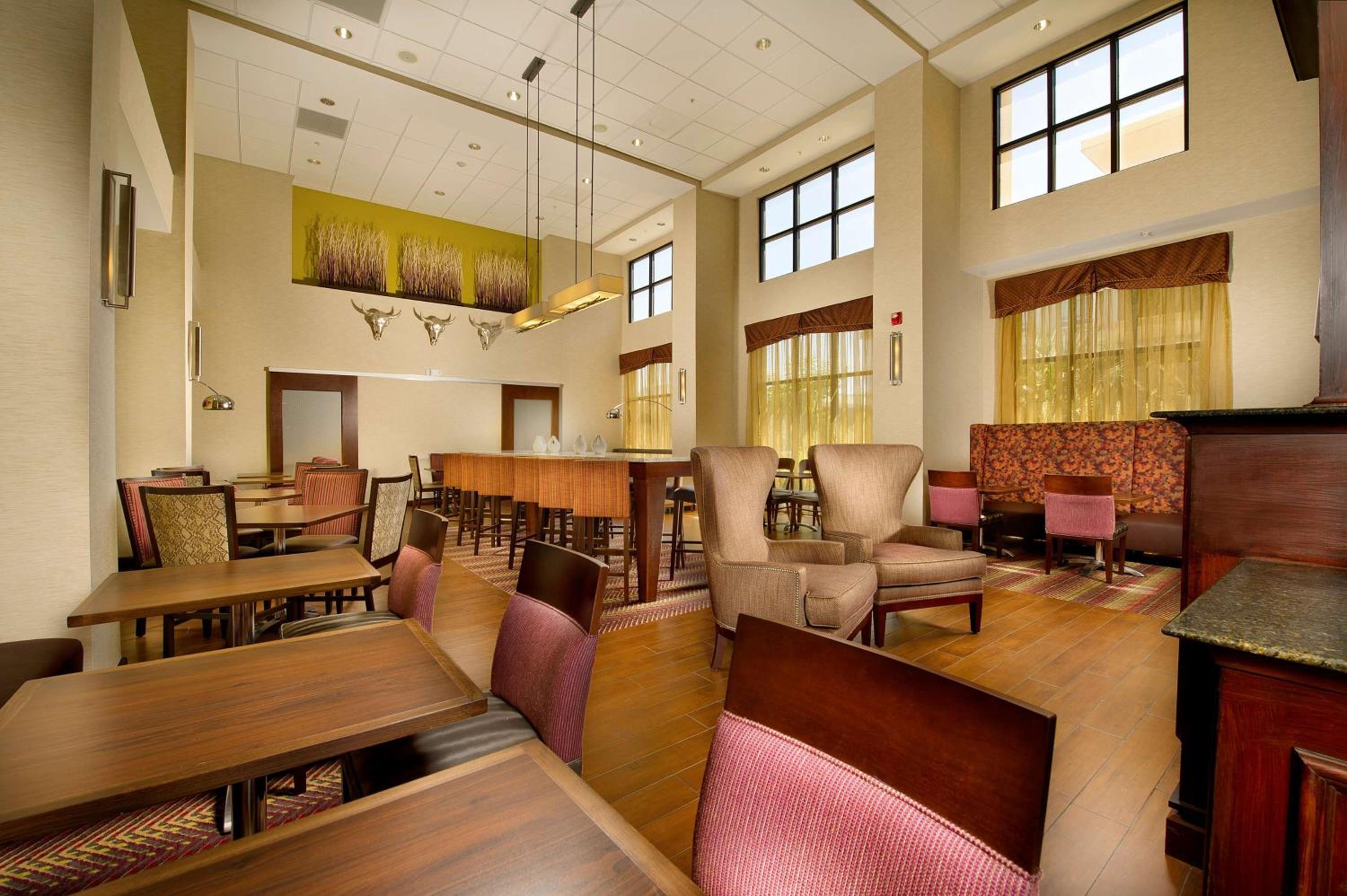 Hampton Inn and Suites San Antonio Airport 2