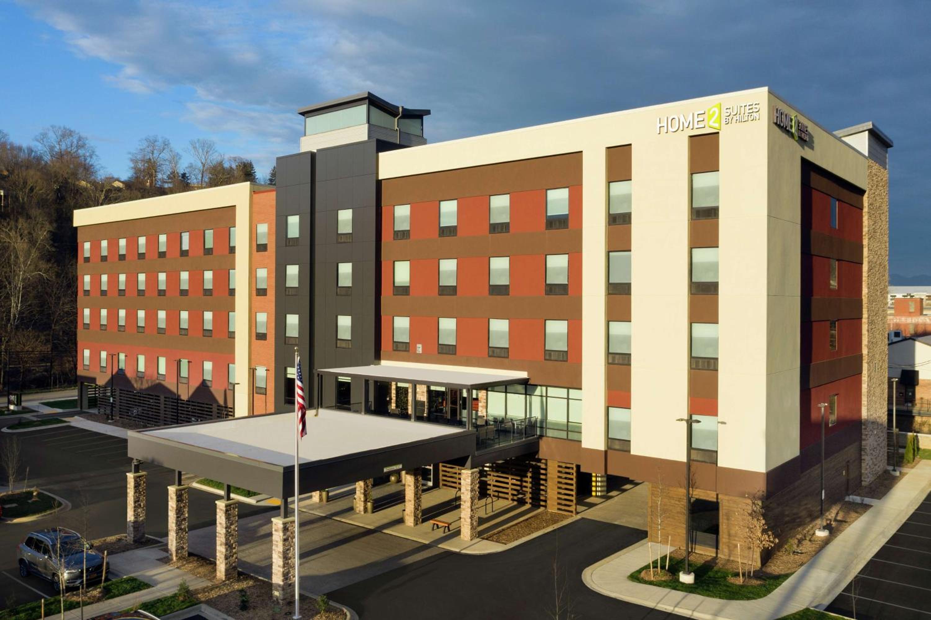 Hotel Home2 Suites By Hilton Asheville Biltmore Village - Image 1