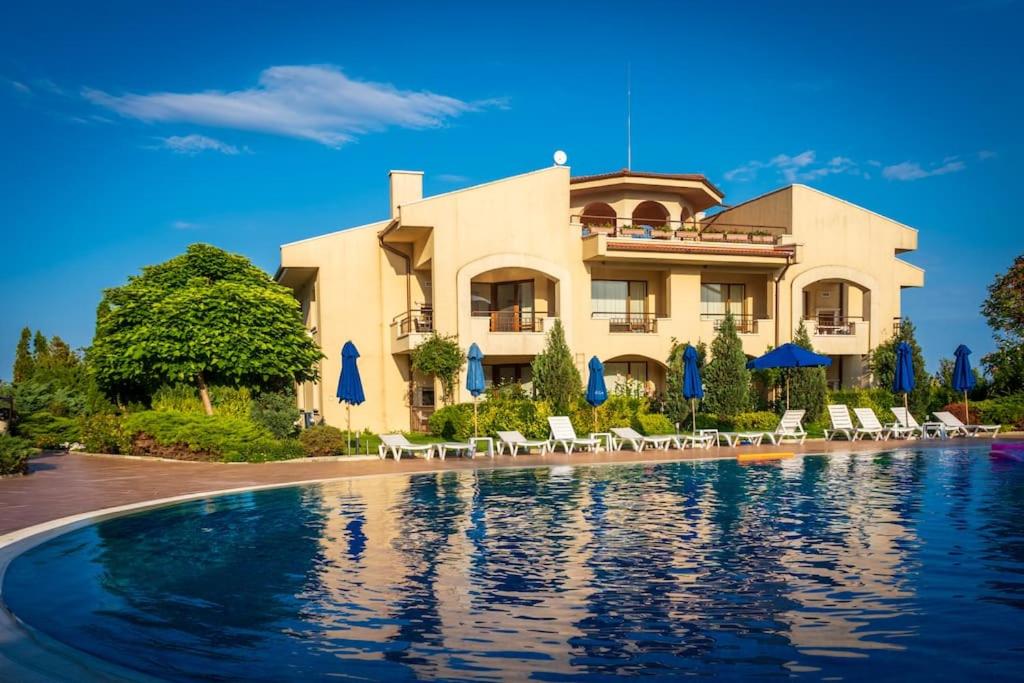 3 bedroom seaview apartment /Ground floor/