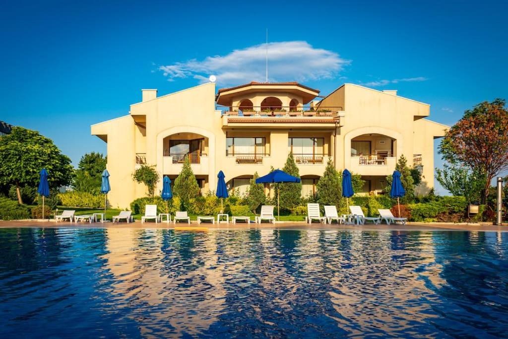 3 bedroom seaview apartment /Ground floor/
