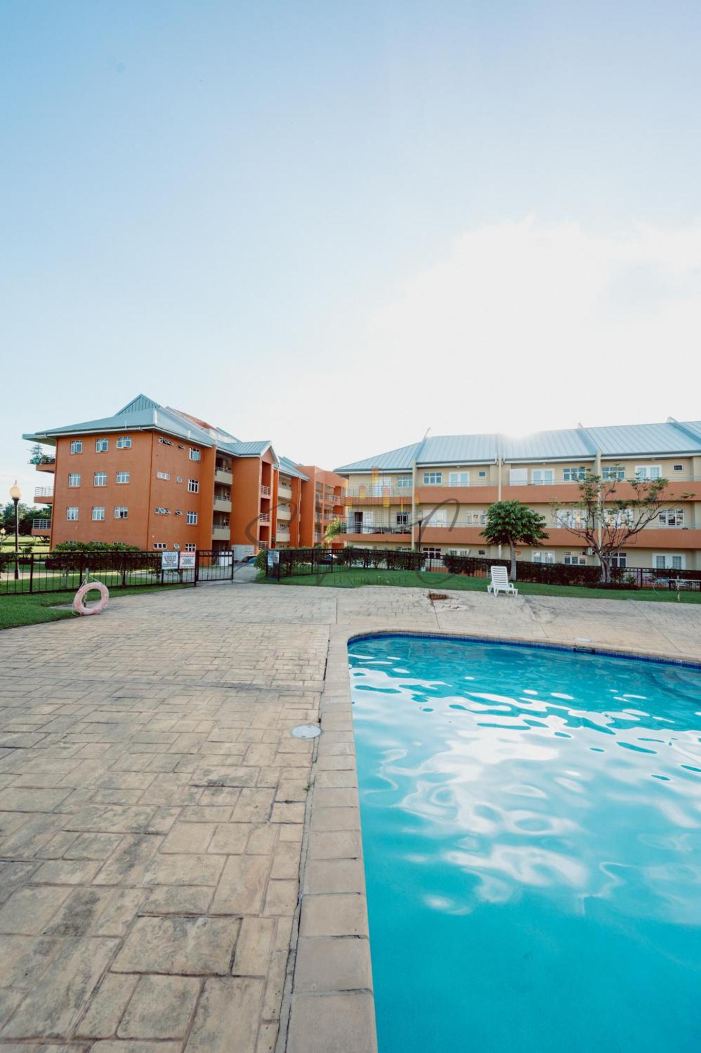 Executive Three Bedroom Condo on the Greens 4