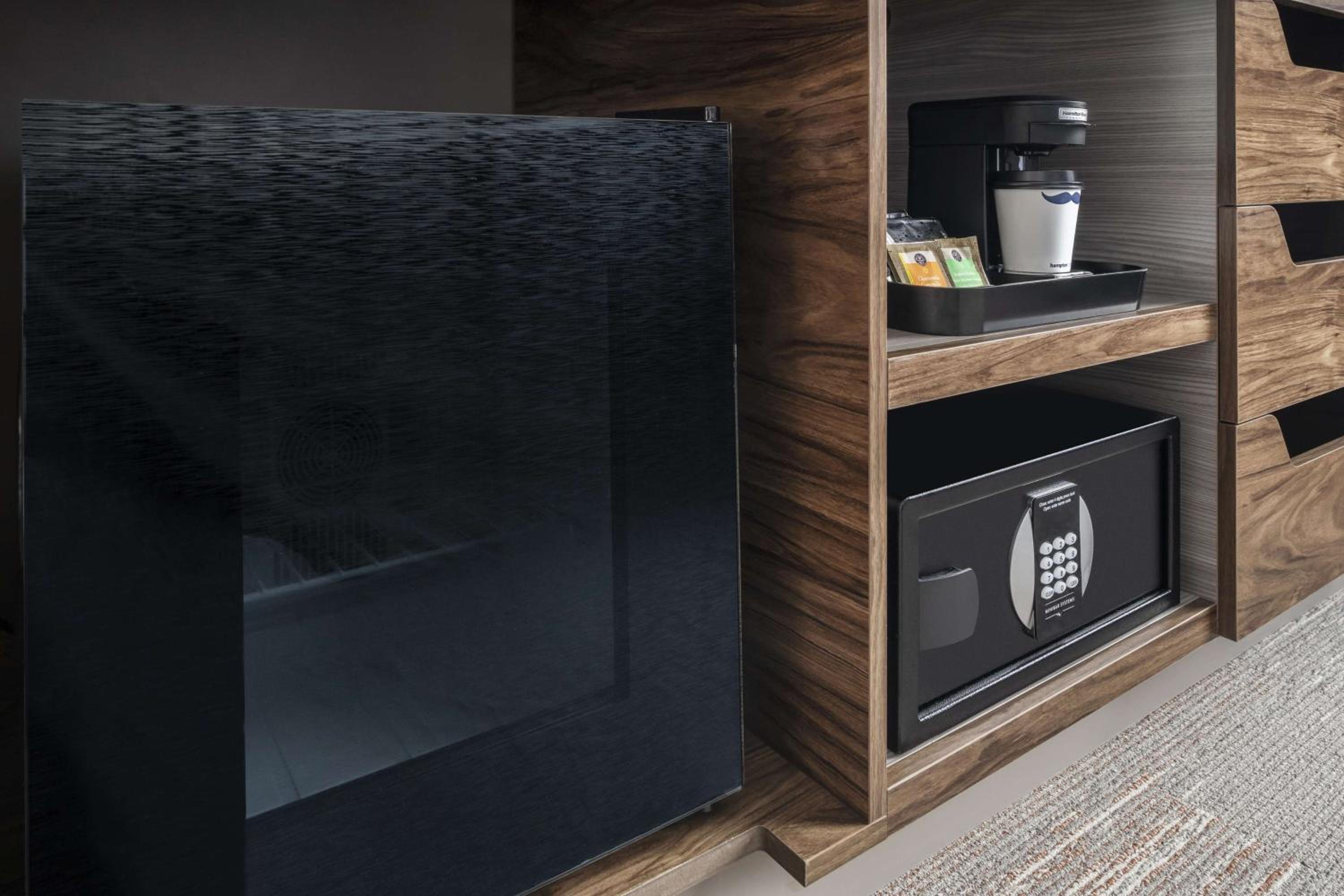 Boston Vacations - Hampton Inn Boston Woburn - Property Image 4