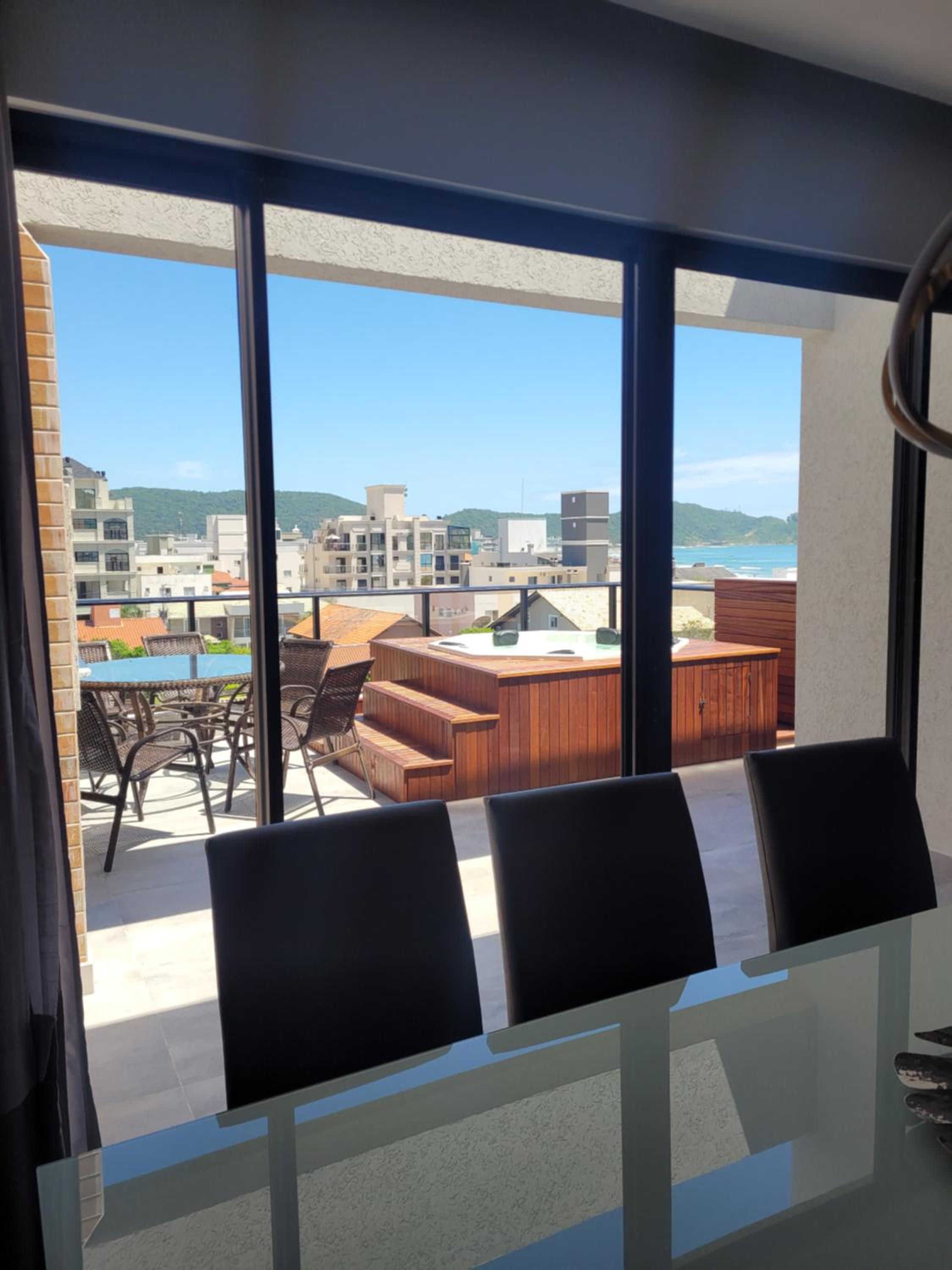 INCRÍVEL DUPLEX COM JACUZZI PRÓXIMO AO MAR, 3 SUÍTES, Apt 408