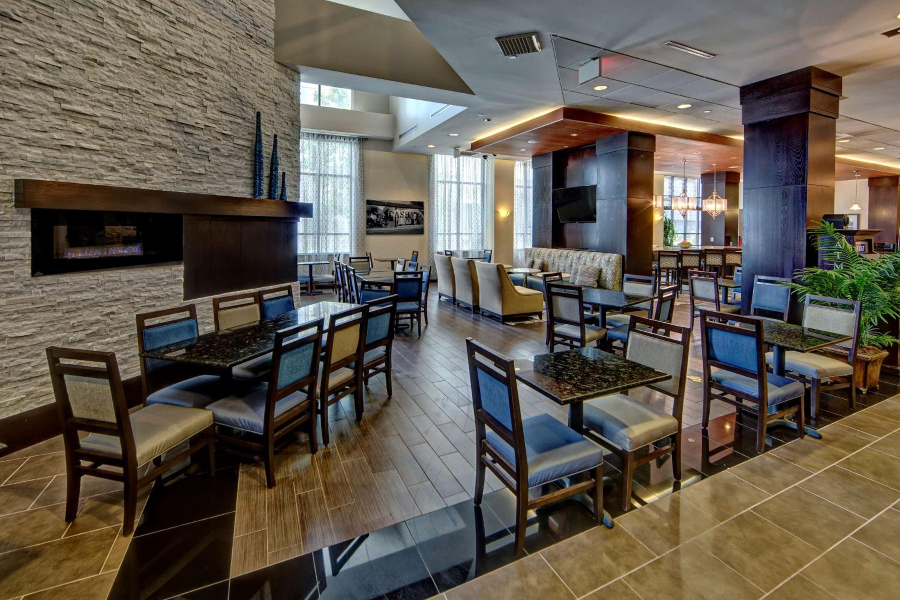 Hampton Inn & Suites Nashville-Downtown 1