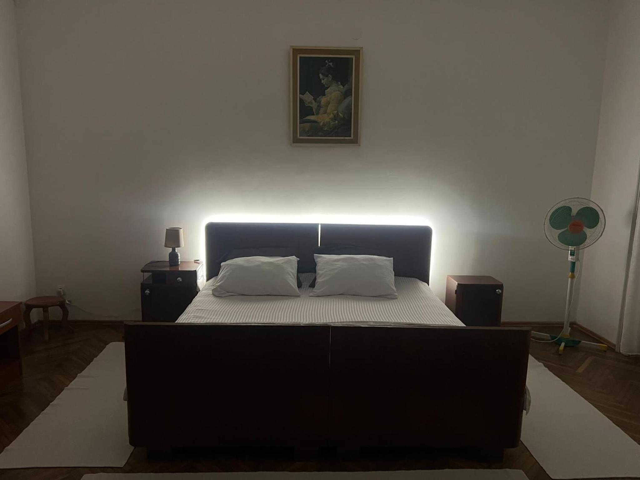 Plaža Stari Grad Budva pjena od mora Beach Apartman