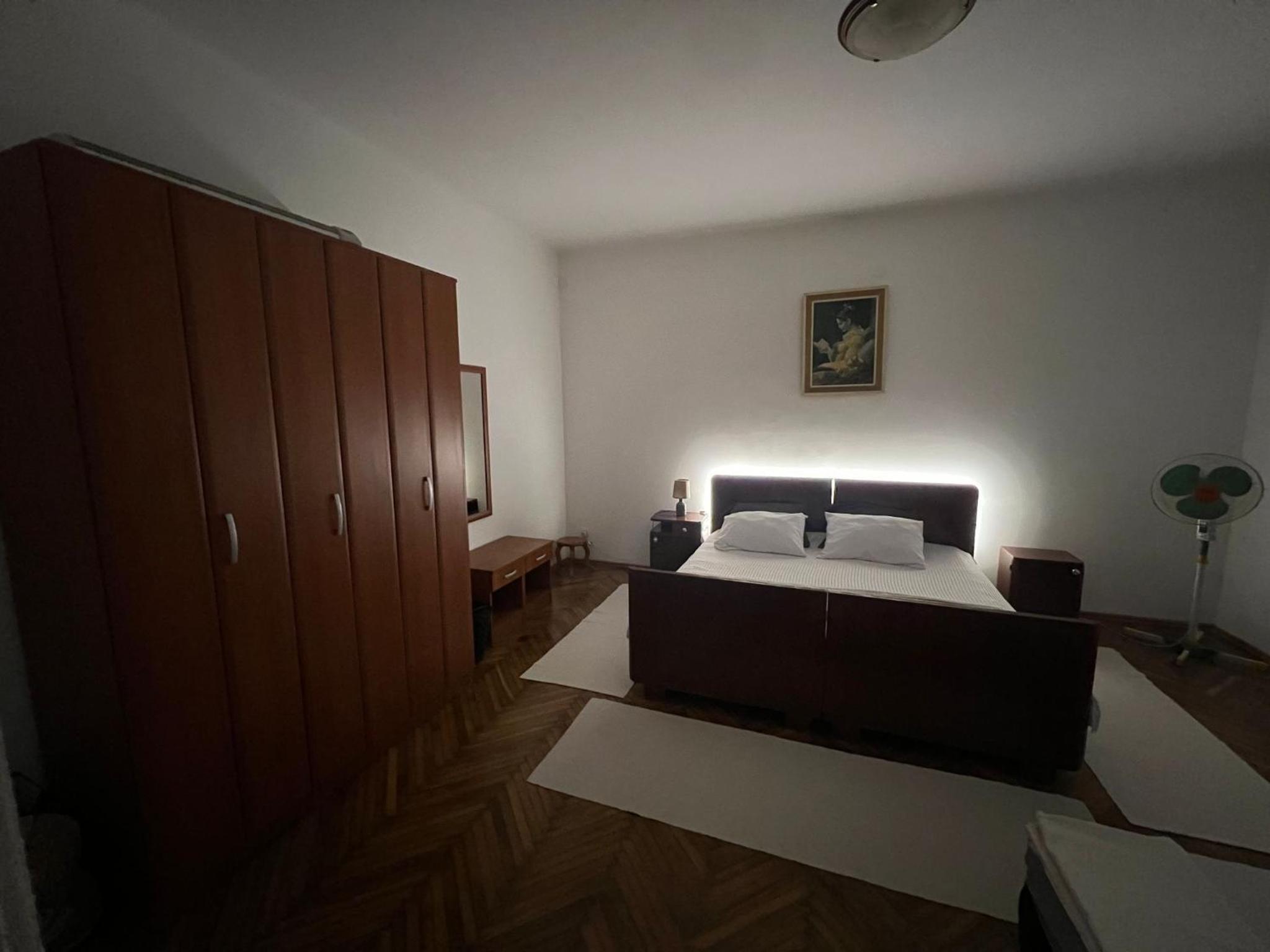 Plaža Stari Grad Budva pjena od mora Beach Apartman