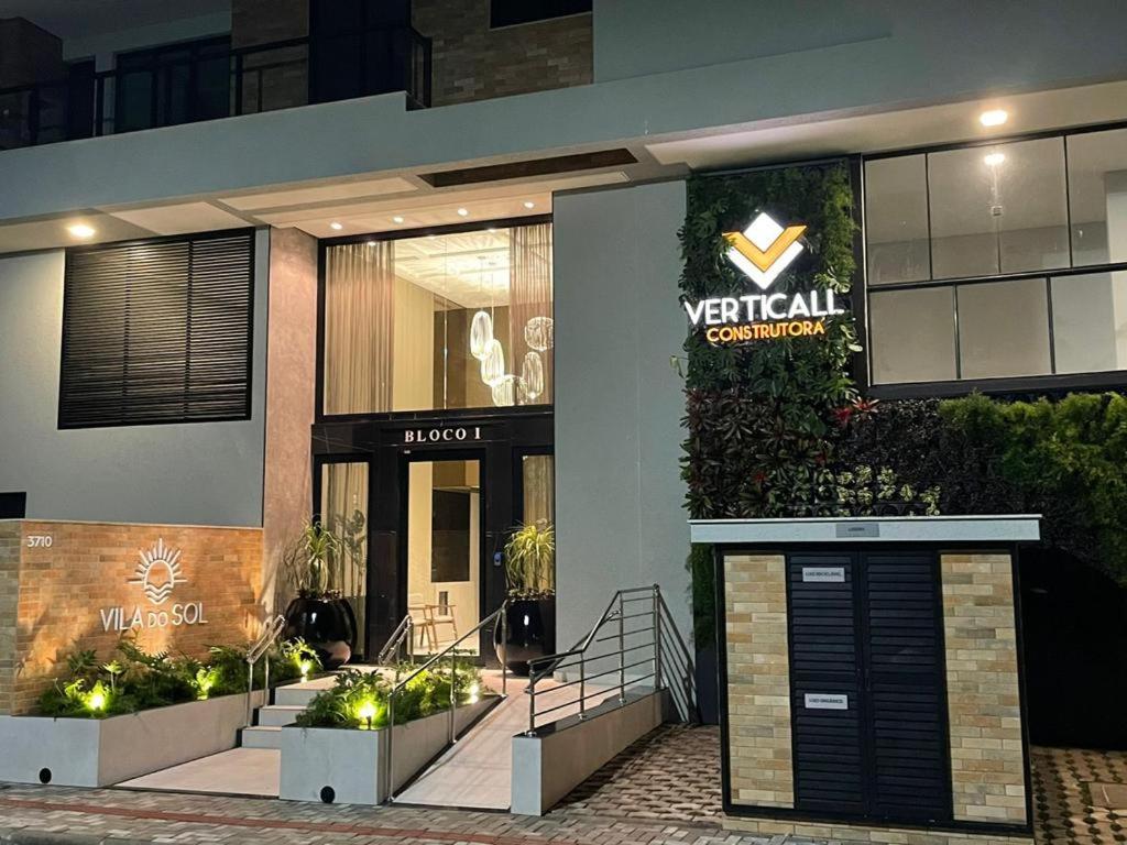 MAJESTOSO DUPLEX COM JACUZZI DE FRENTE PARA O MAR, 3 SUÍTES, Apt 404