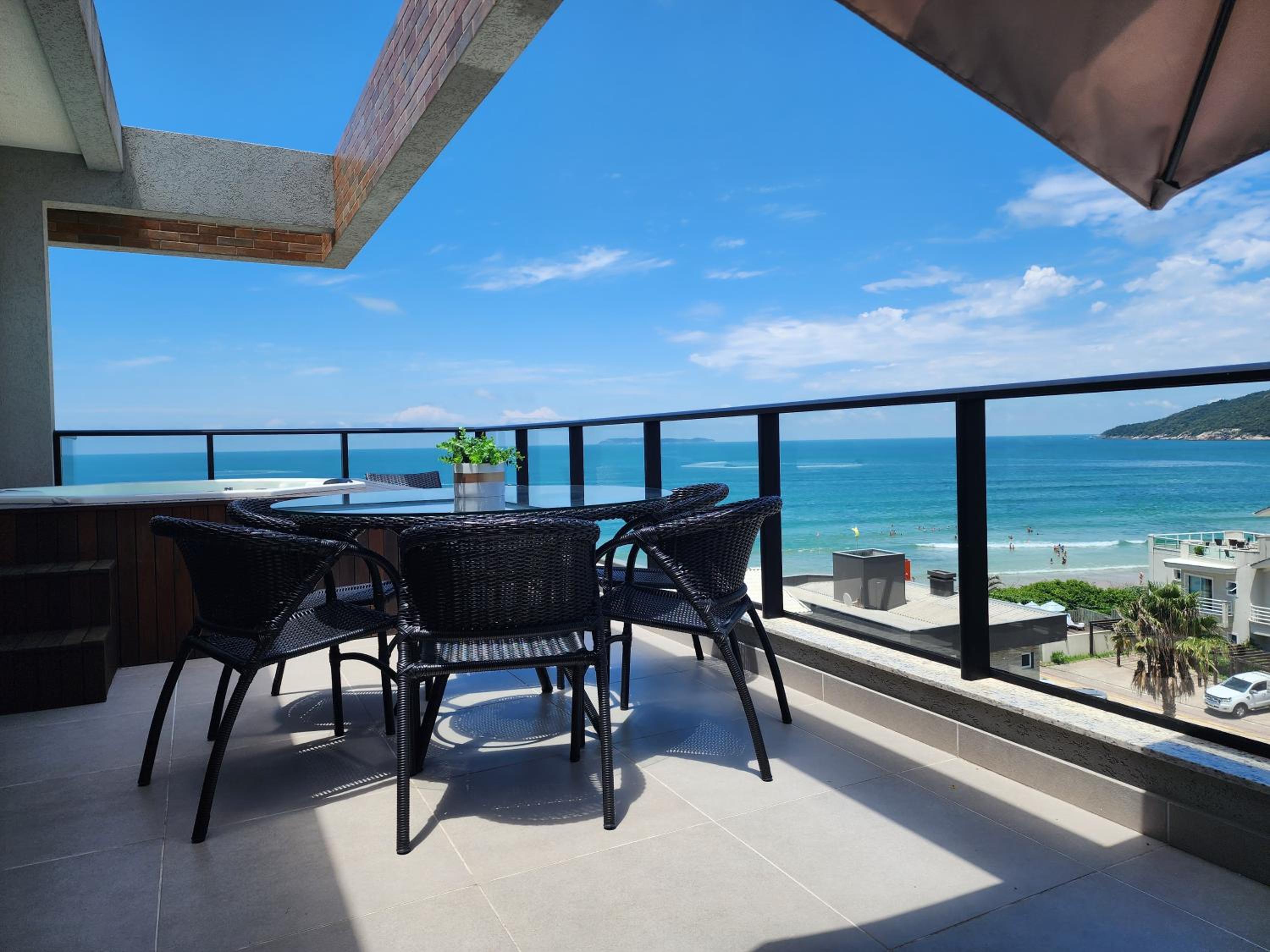 MAJESTOSO DUPLEX COM JACUZZI DE FRENTE PARA O MAR, 3 SUÍTES, Apt 404