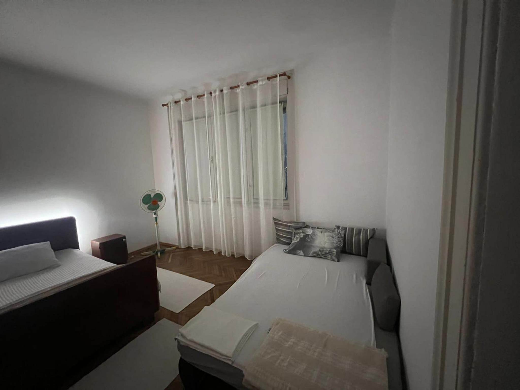 Plaža Stari Grad Budva pjena od mora Beach Apartman