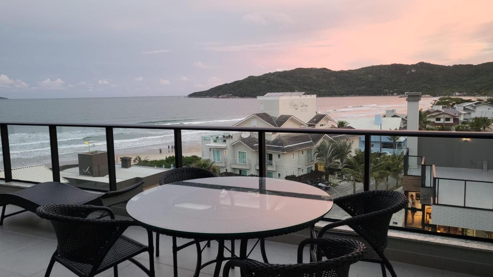 MAJESTOSO DUPLEX COM JACUZZI DE FRENTE PARA O MAR, 3 SUÍTES, Apt 404