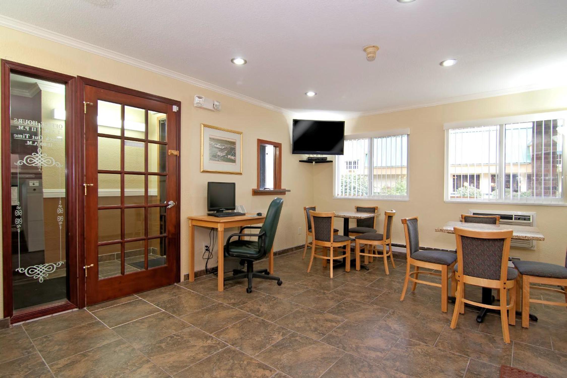 Valley Inn Shakopee view 2