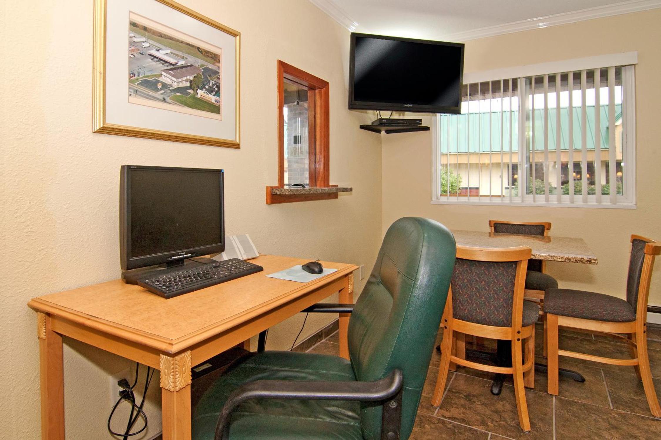 Valley Inn Shakopee view 4