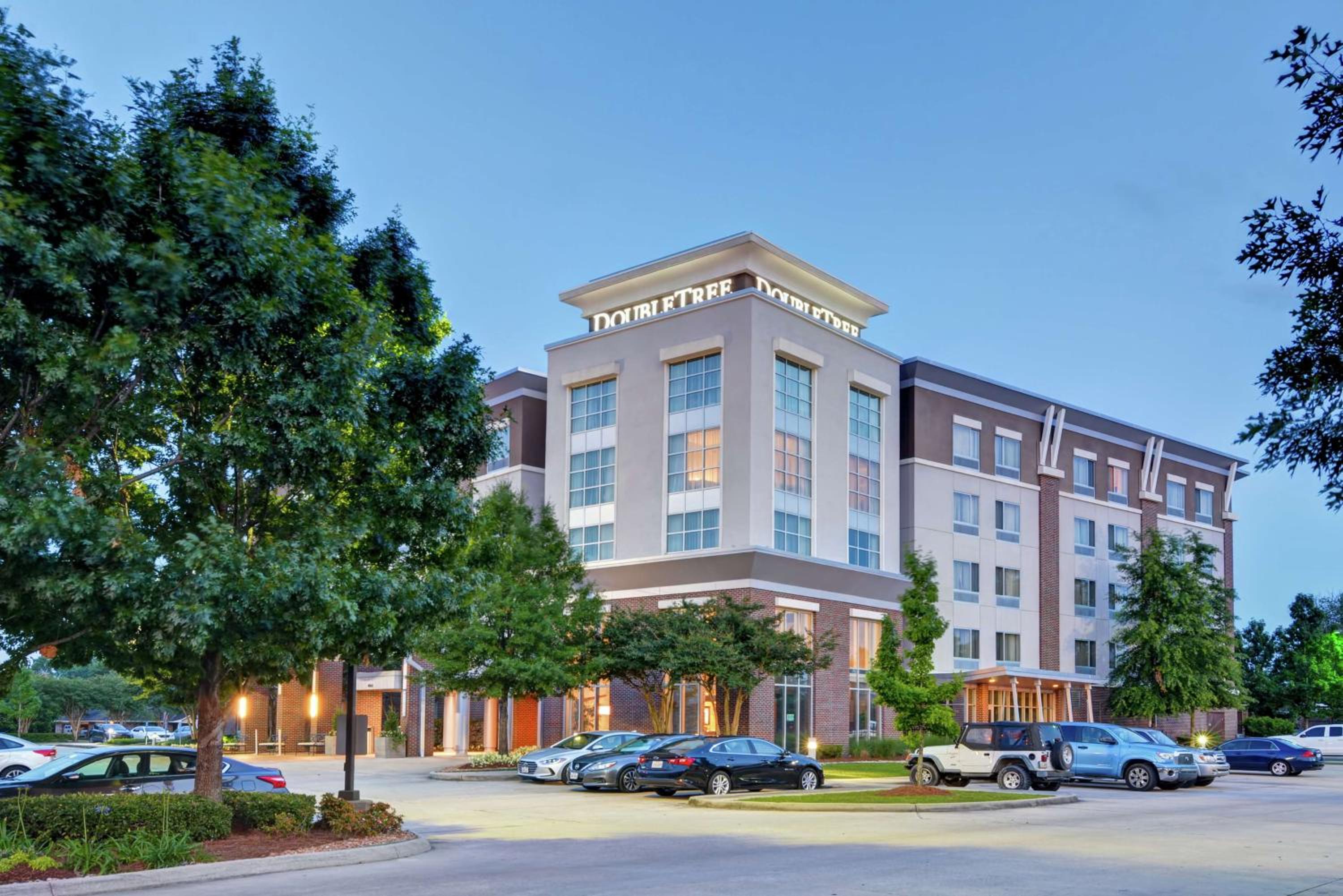Hotel DoubleTree by Hilton Baton Rouge - Image 1