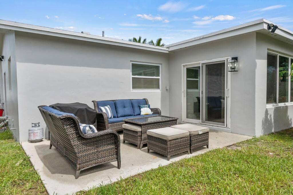 Stadium Sunflower Miramar home, 3 bd, 2 ba