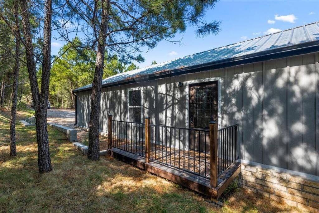 Modern Cabin Nestled in a Pine Forest Near Austin view 4