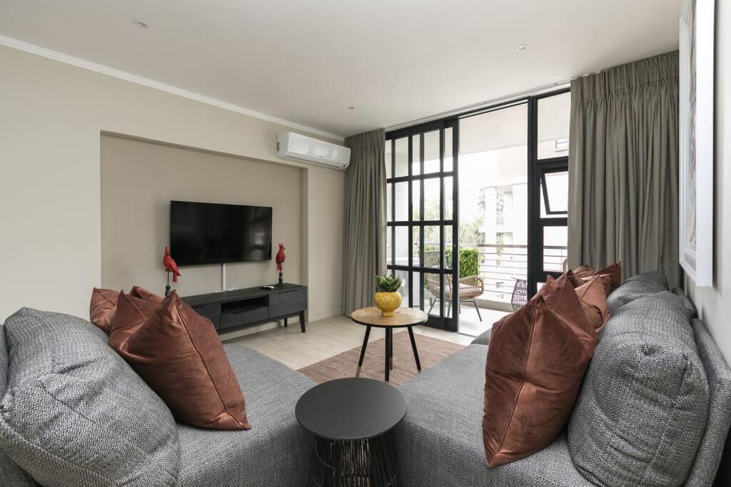 20Mb WiFi LuxSuite vibrant area art 2km 2 gautrain