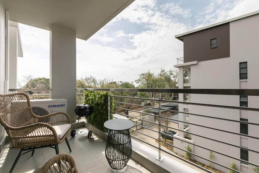 20Mb WiFi LuxSuite vibrant area art 2km 2 gautrain