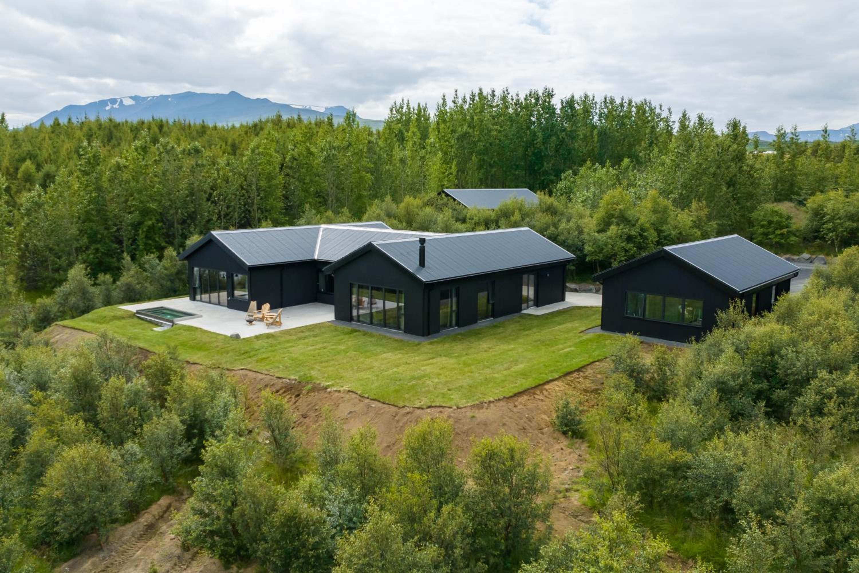 Svart Lodge view 2