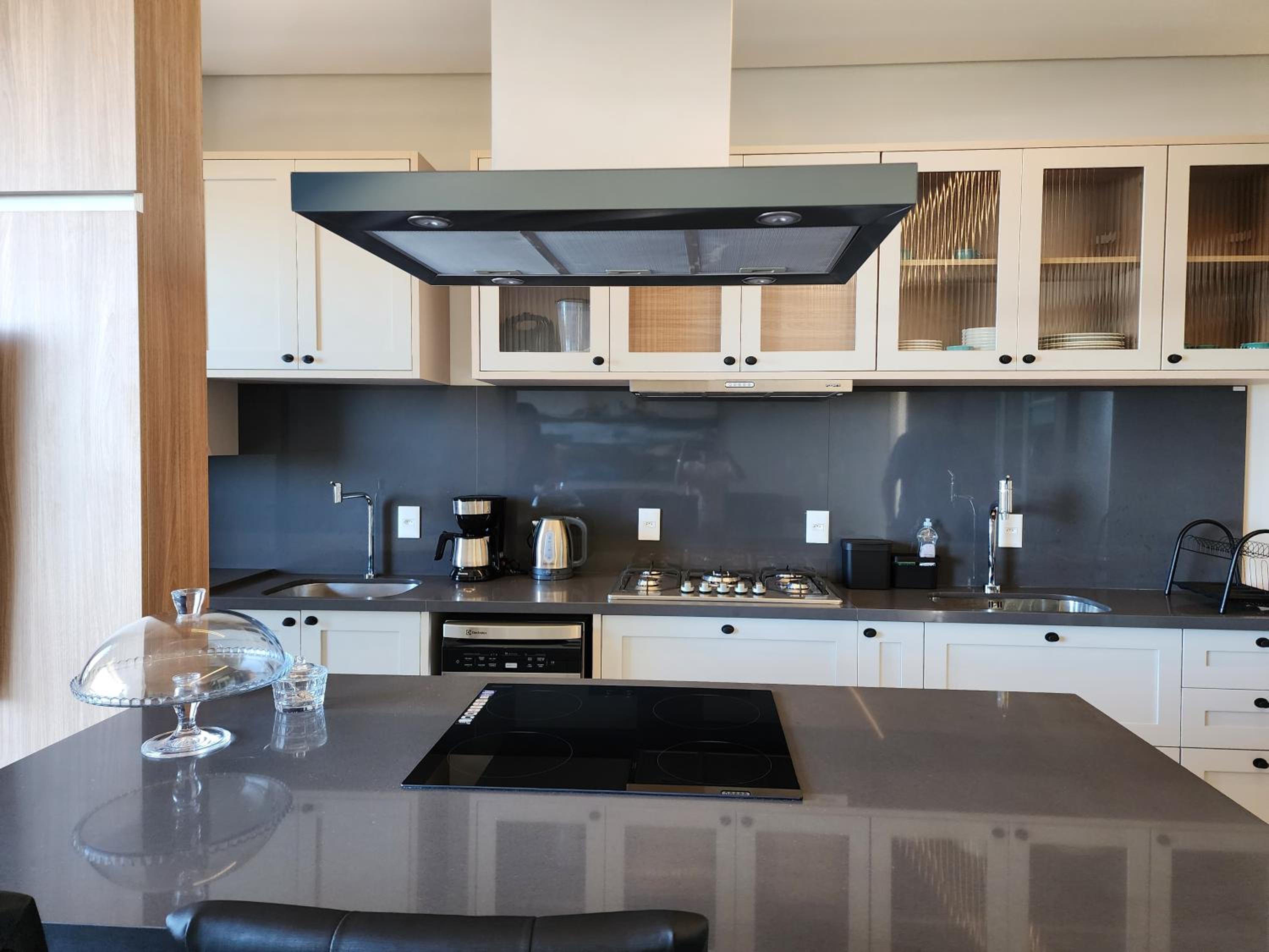 TÉRREO EXCLUSIVO À BEIRA MAR E 3 SUÍTES , Apt 101 Mariscal