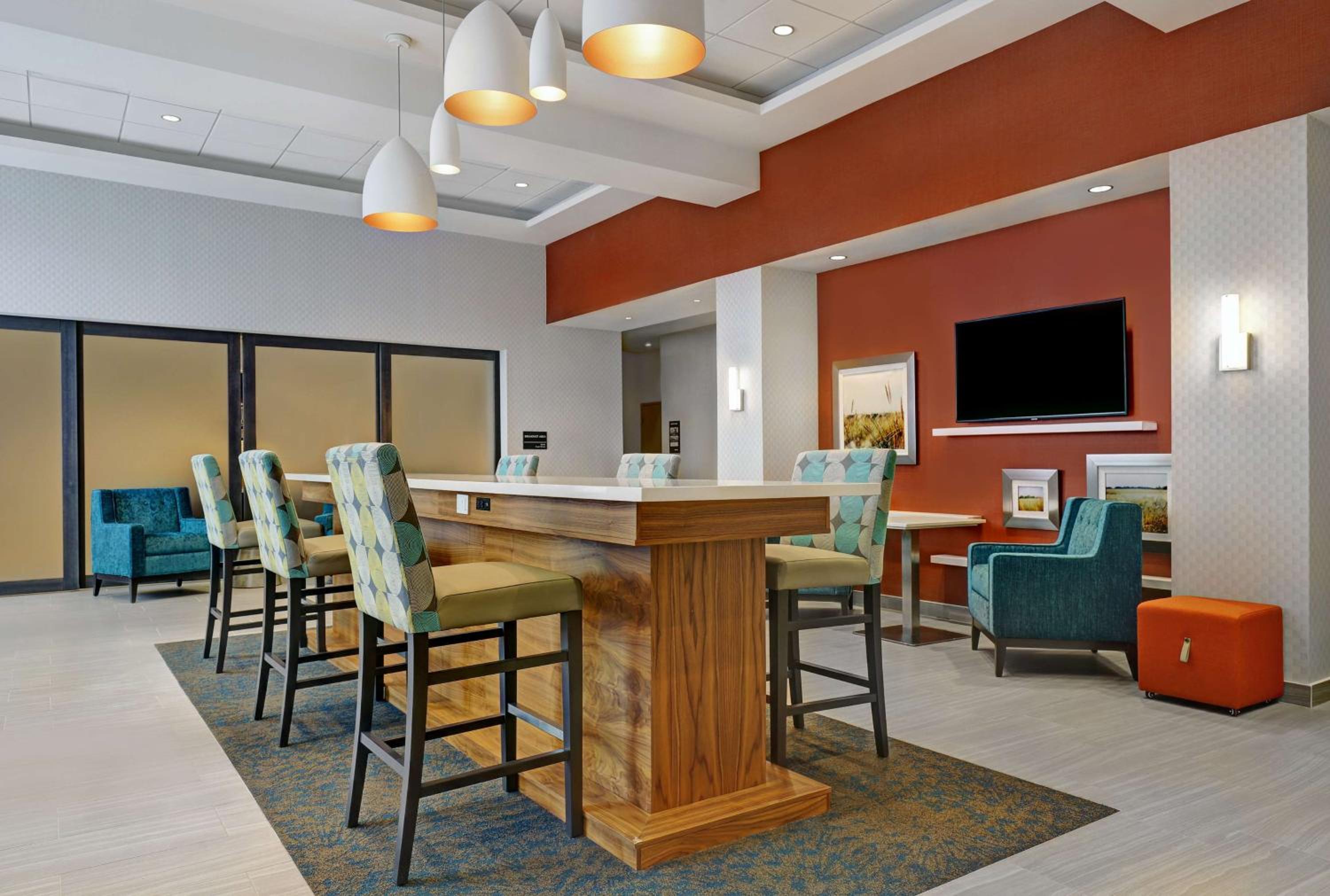 Belleville Vacations - Hampton Inn  Suites Belleville - Property Image 4