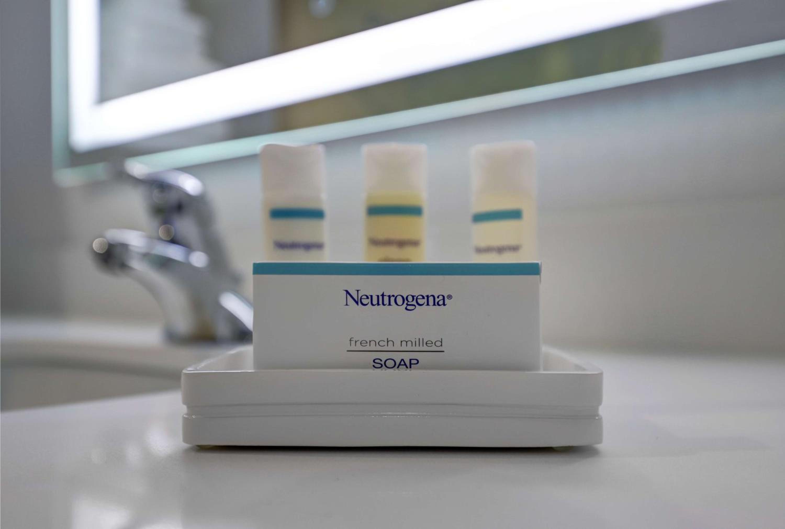 Belleville Vacations - Hampton Inn  Suites Belleville - Property Image 45