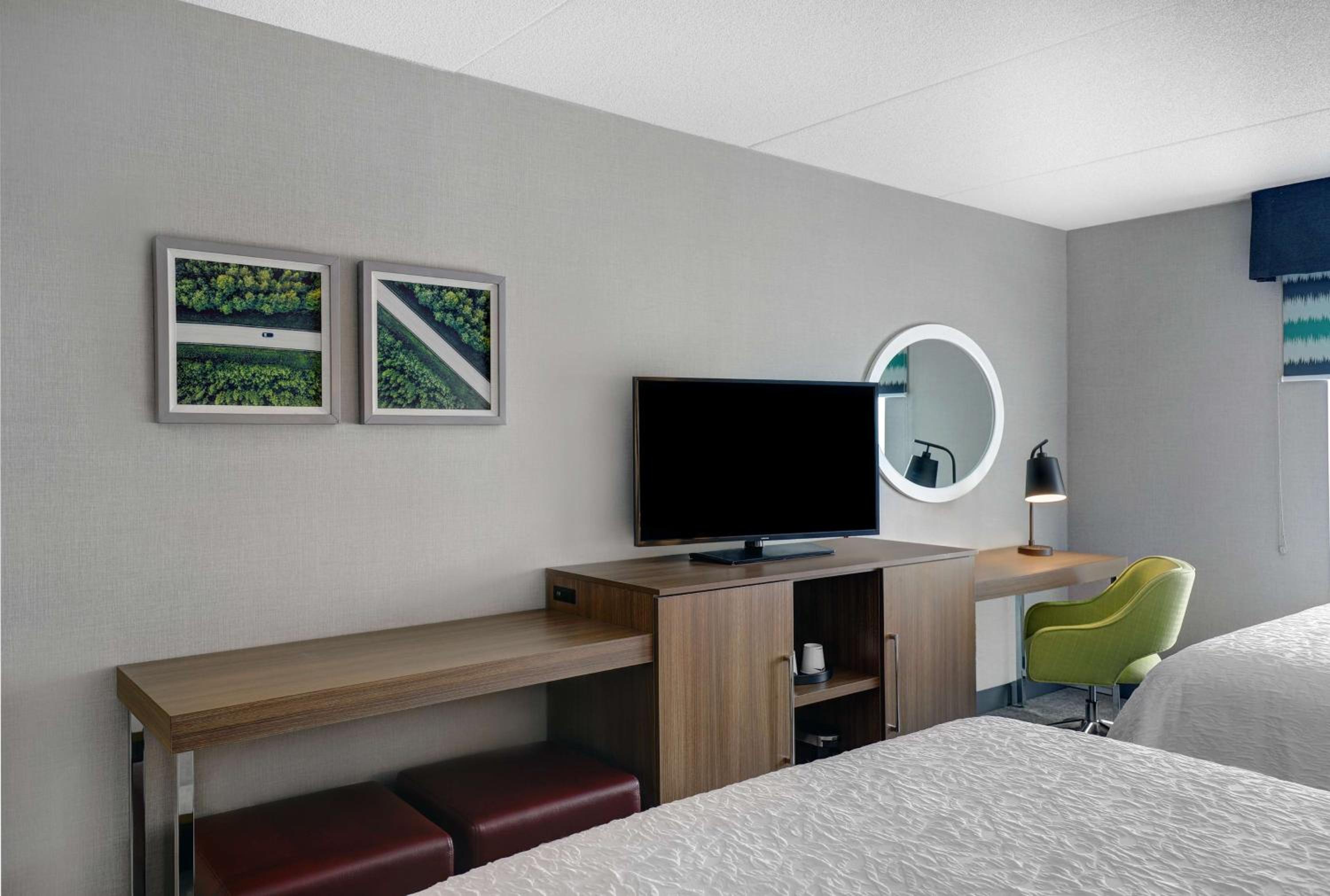 Belleville Vacations - Hampton Inn  Suites Belleville - Property Image 47