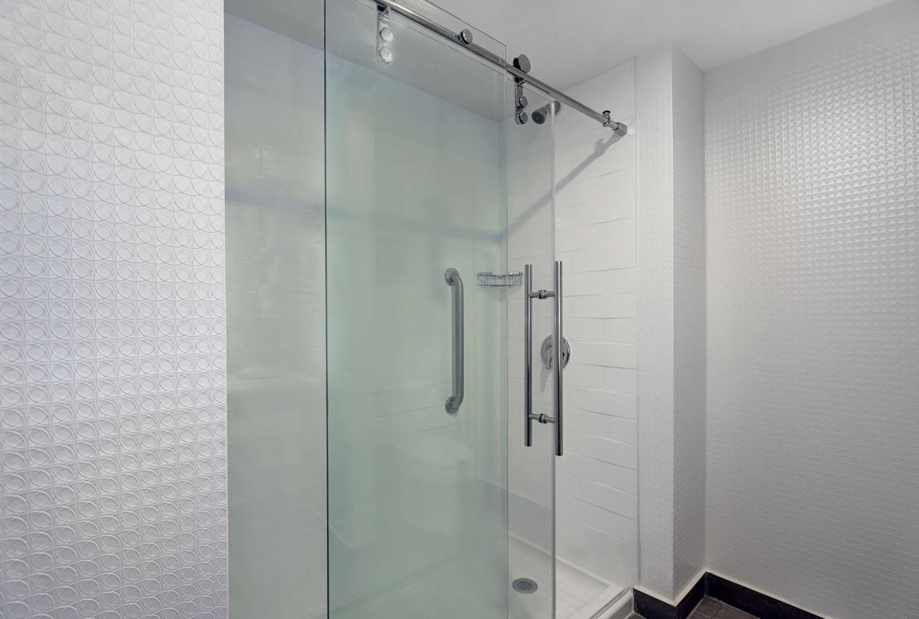 Belleville Vacations - Hampton Inn  Suites Belleville - Property Image 2