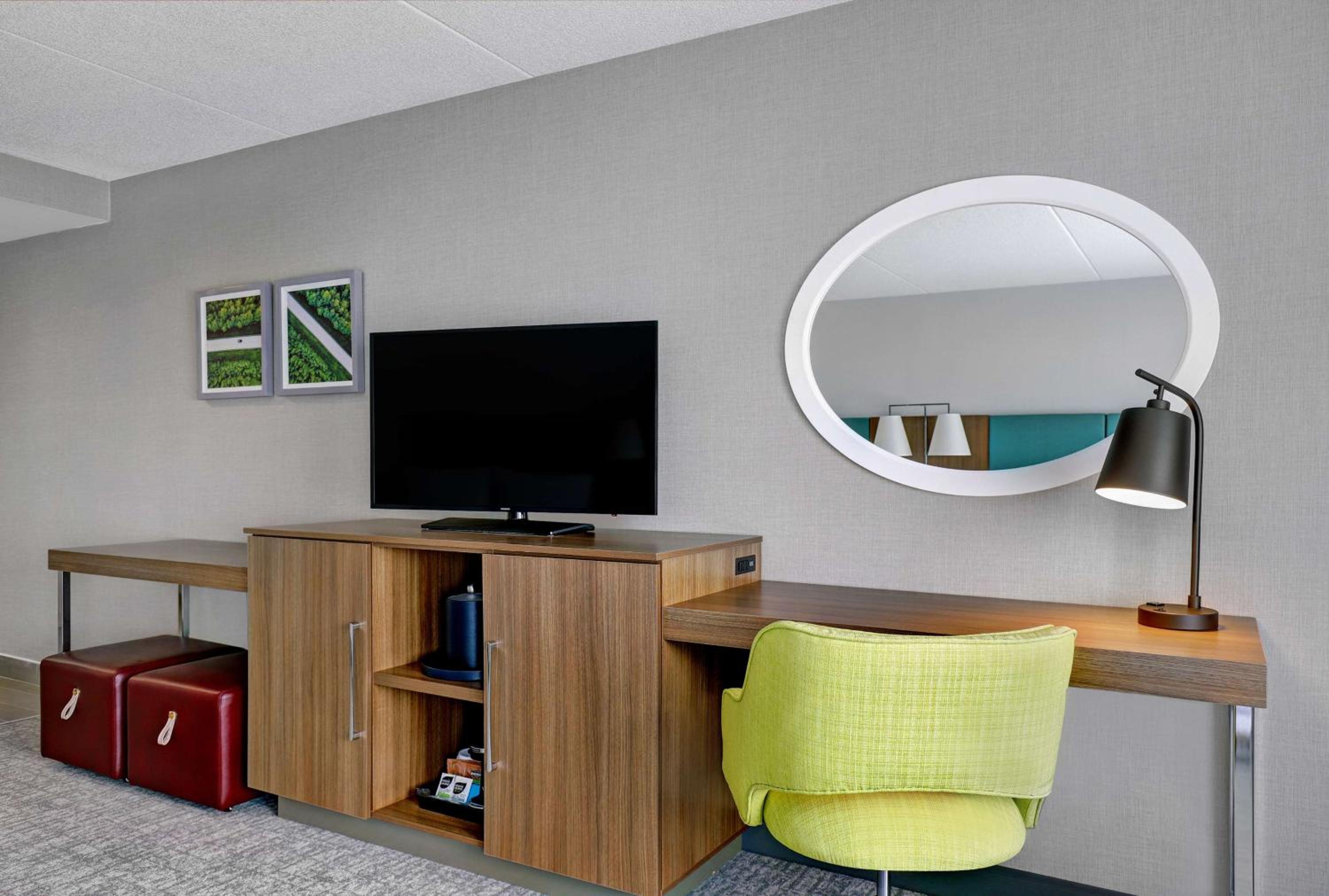 Belleville Vacations - Hampton Inn  Suites Belleville - Property Image 9