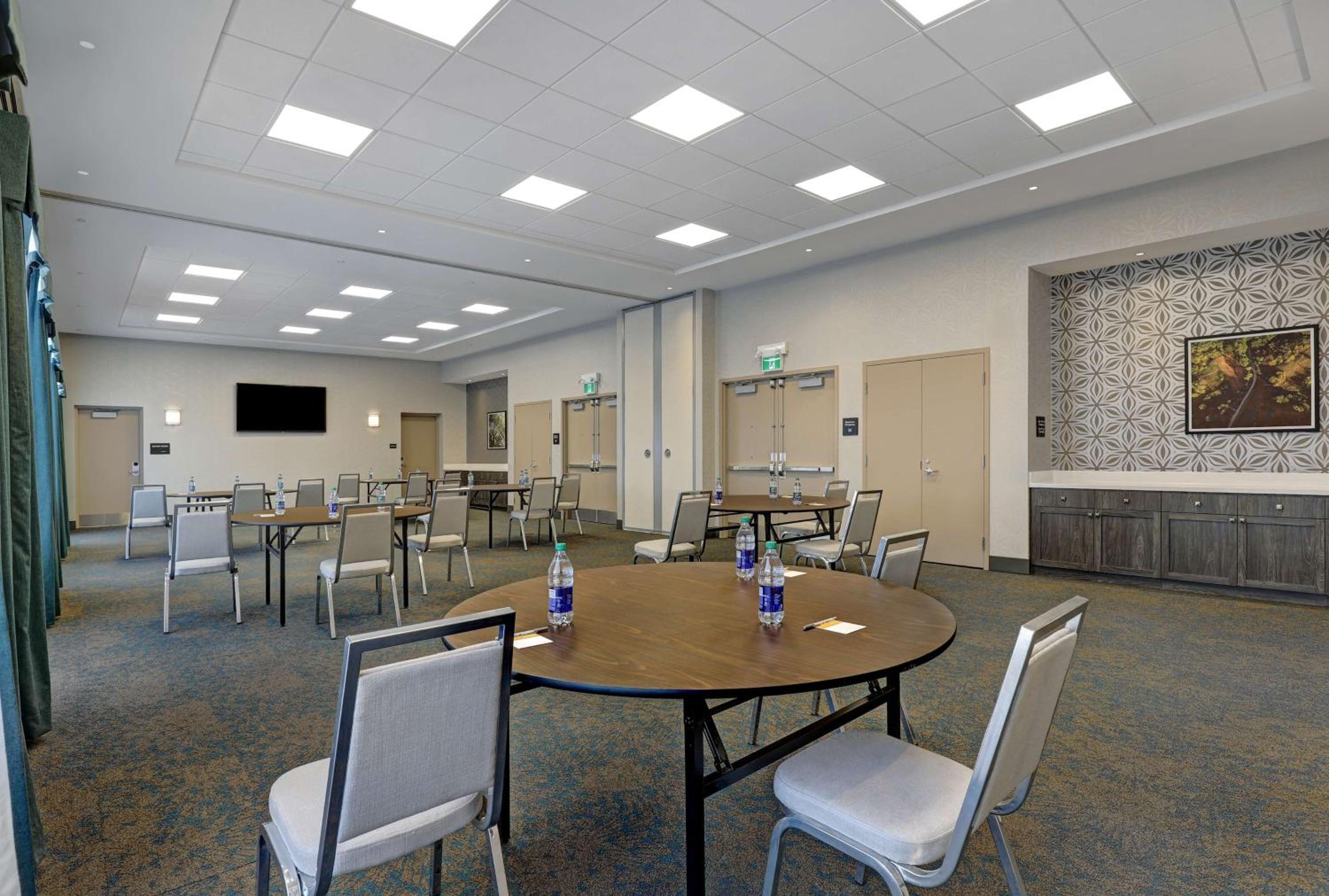 Belleville Vacations - Hampton Inn  Suites Belleville - Property Image 19