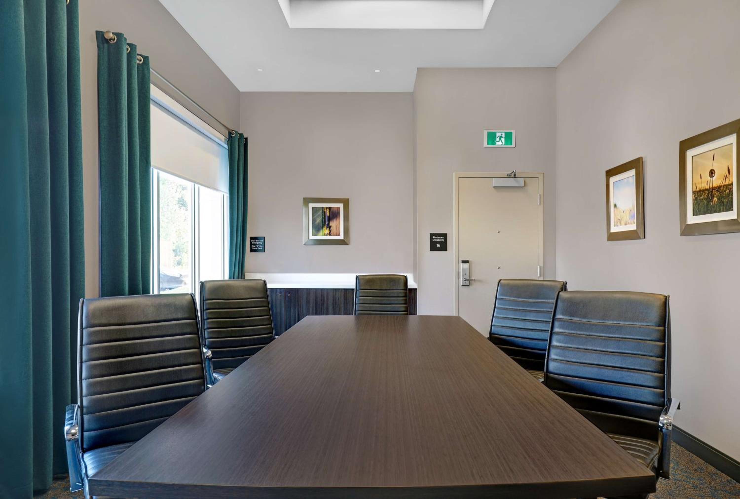 Belleville Vacations - Hampton Inn  Suites Belleville - Property Image 21