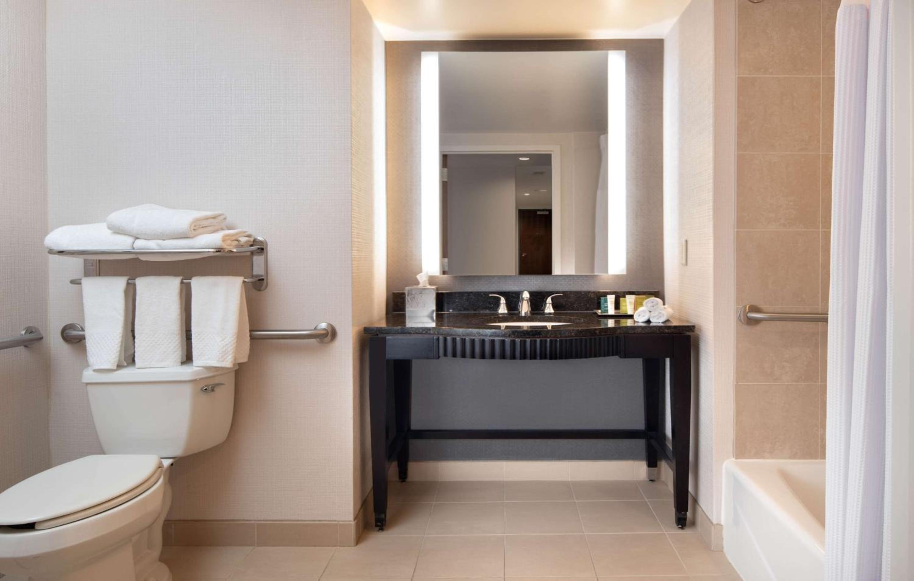 Hilton Baltimore Inner Harbor - Property Image 19