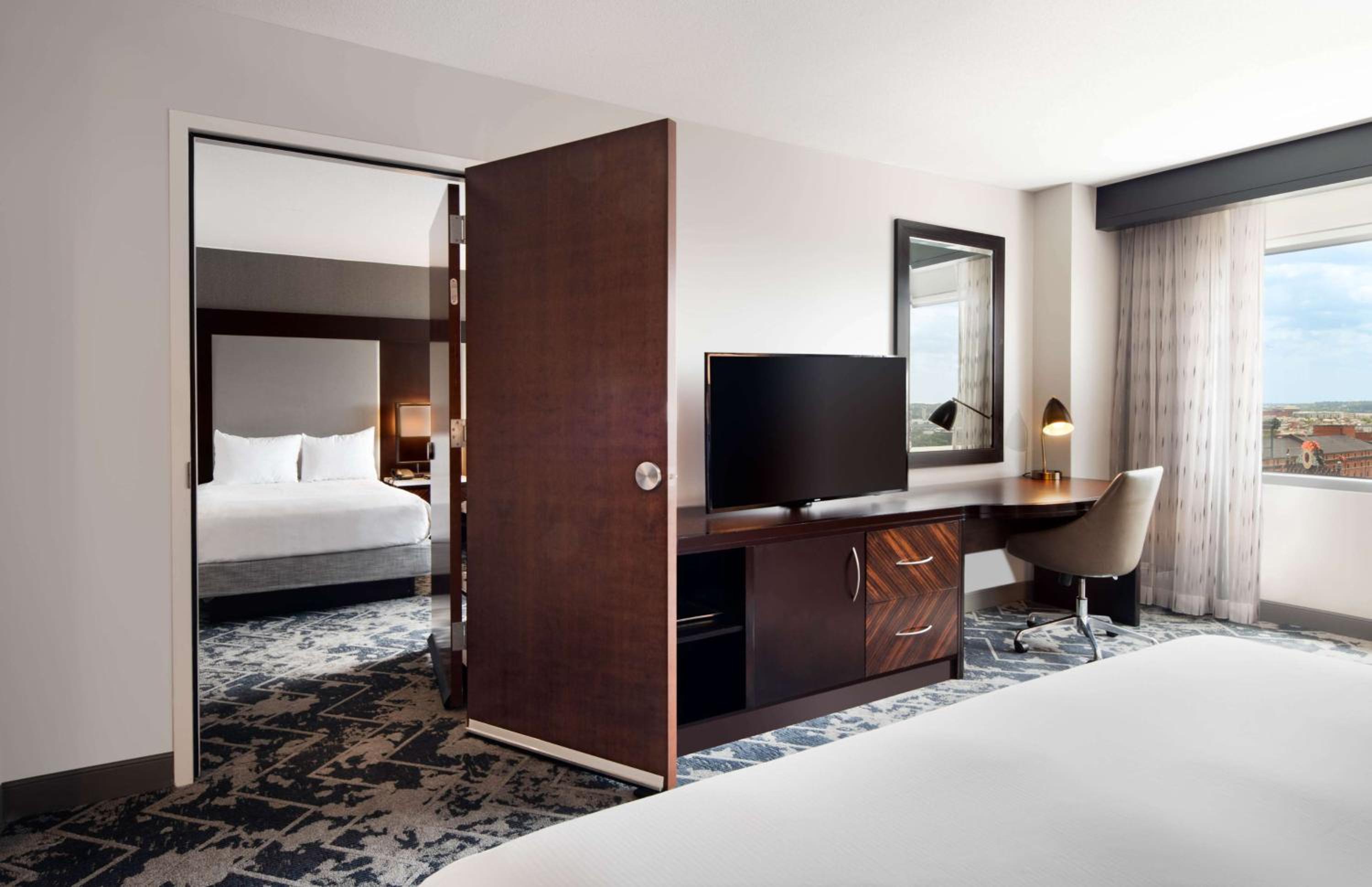 Hilton Baltimore Inner Harbor - Property Image 16