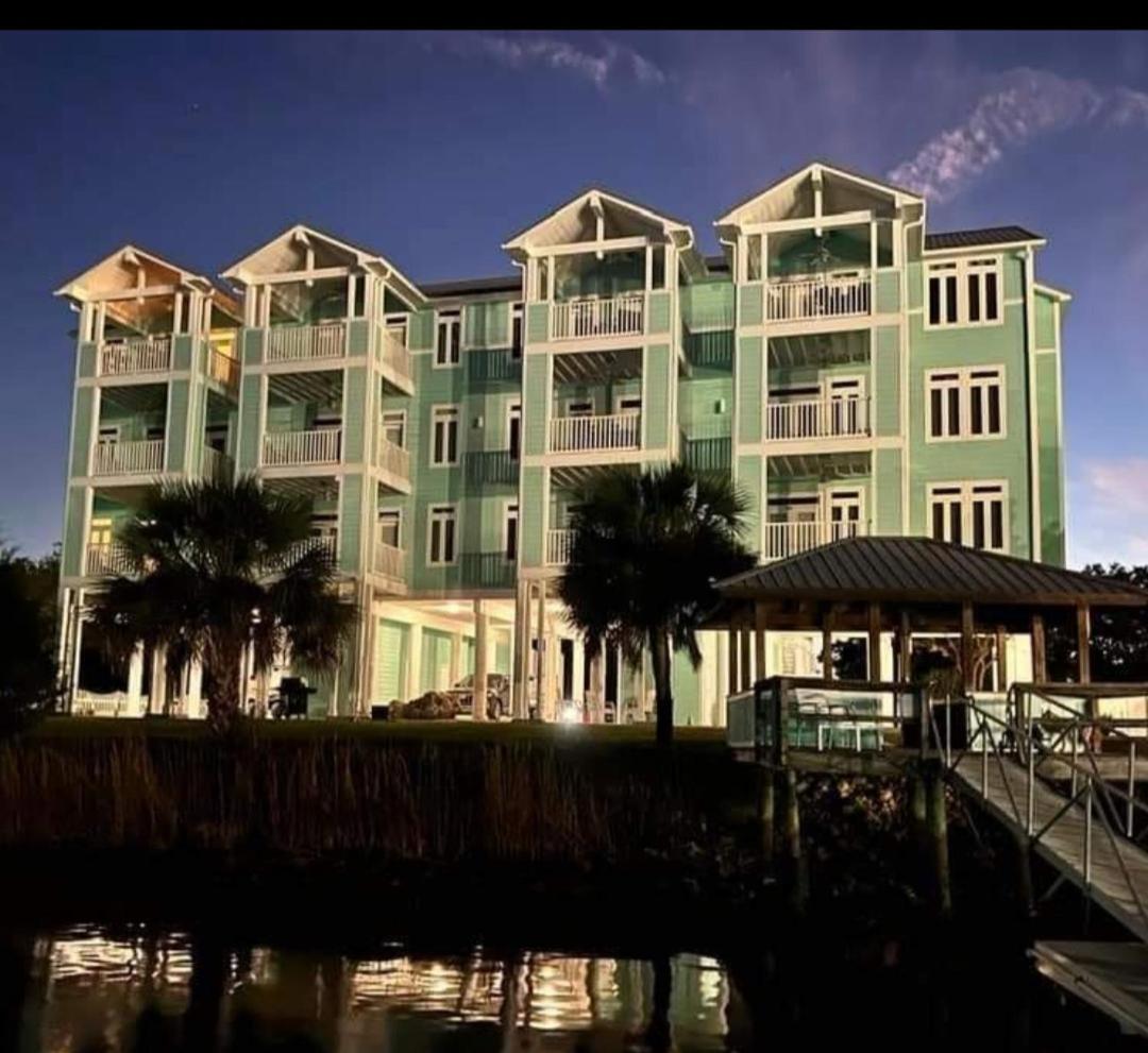 Steinhatchee Riverfront, private boat slip, pet friendly, 2 BR, 2 BA view 2