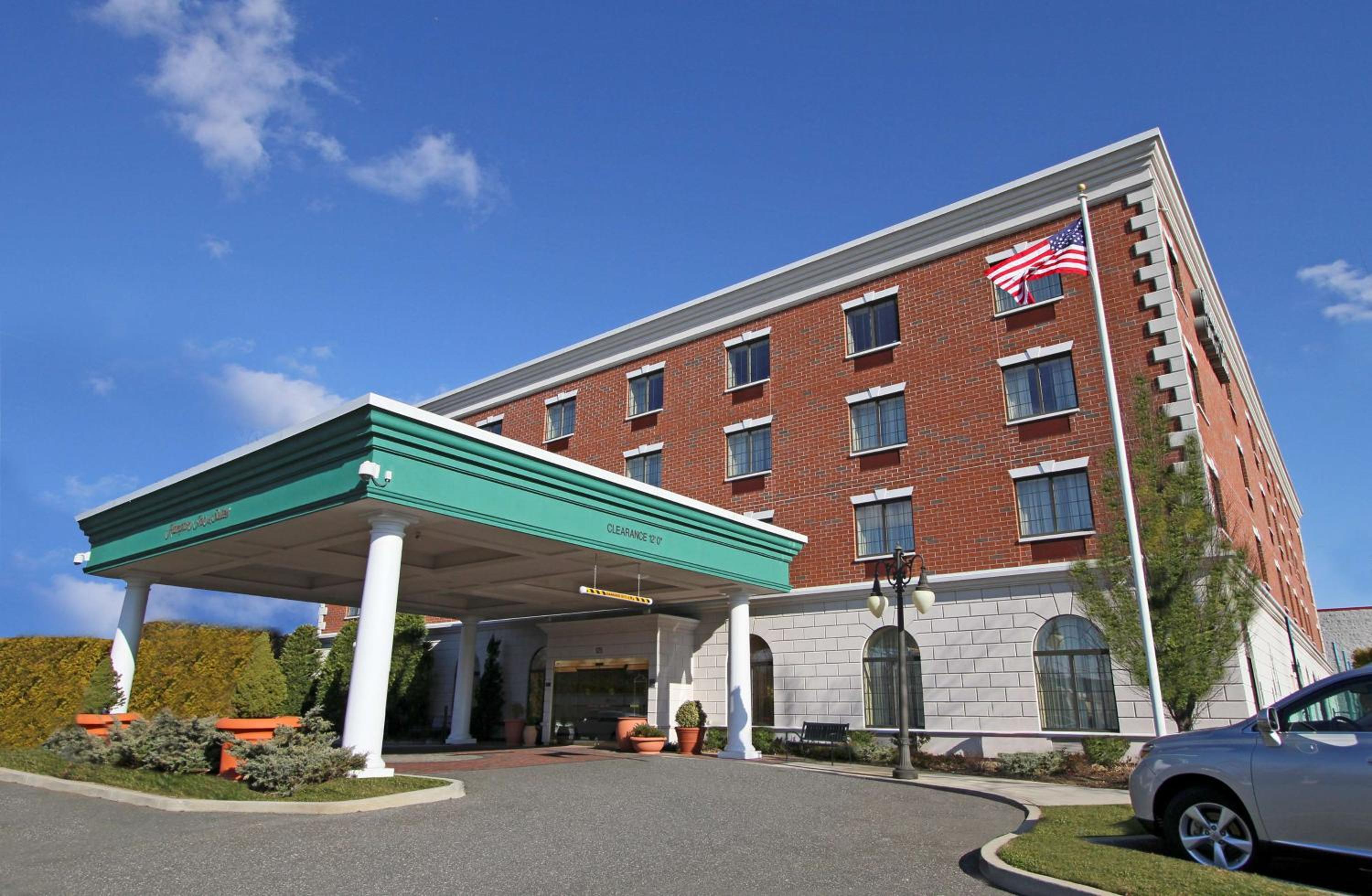 Hotel Hampton Inn & Suites By Hilton - Rockville Centre - Image 1