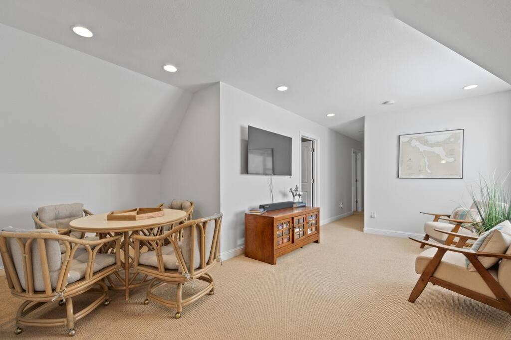 Blissful Boyne City Retreat: Luxurious & Modern! Sleeps 15! view 4
